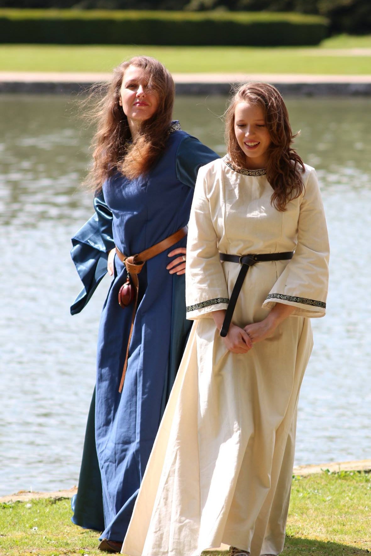 Robe XII eme/ XIII siécle pour femme