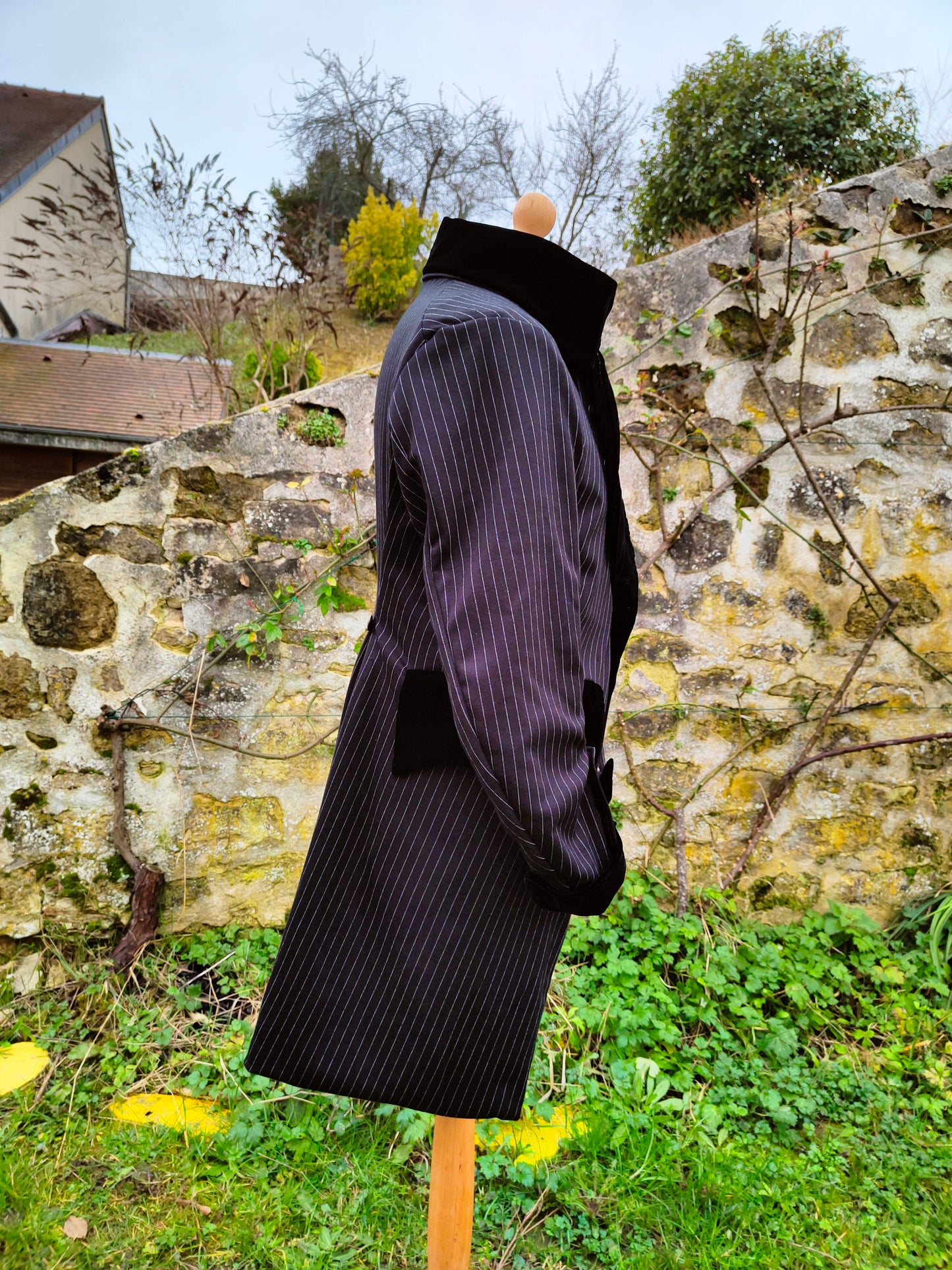 Veste de costume fin XVIII ème, noire, à fine rayures, frac.
