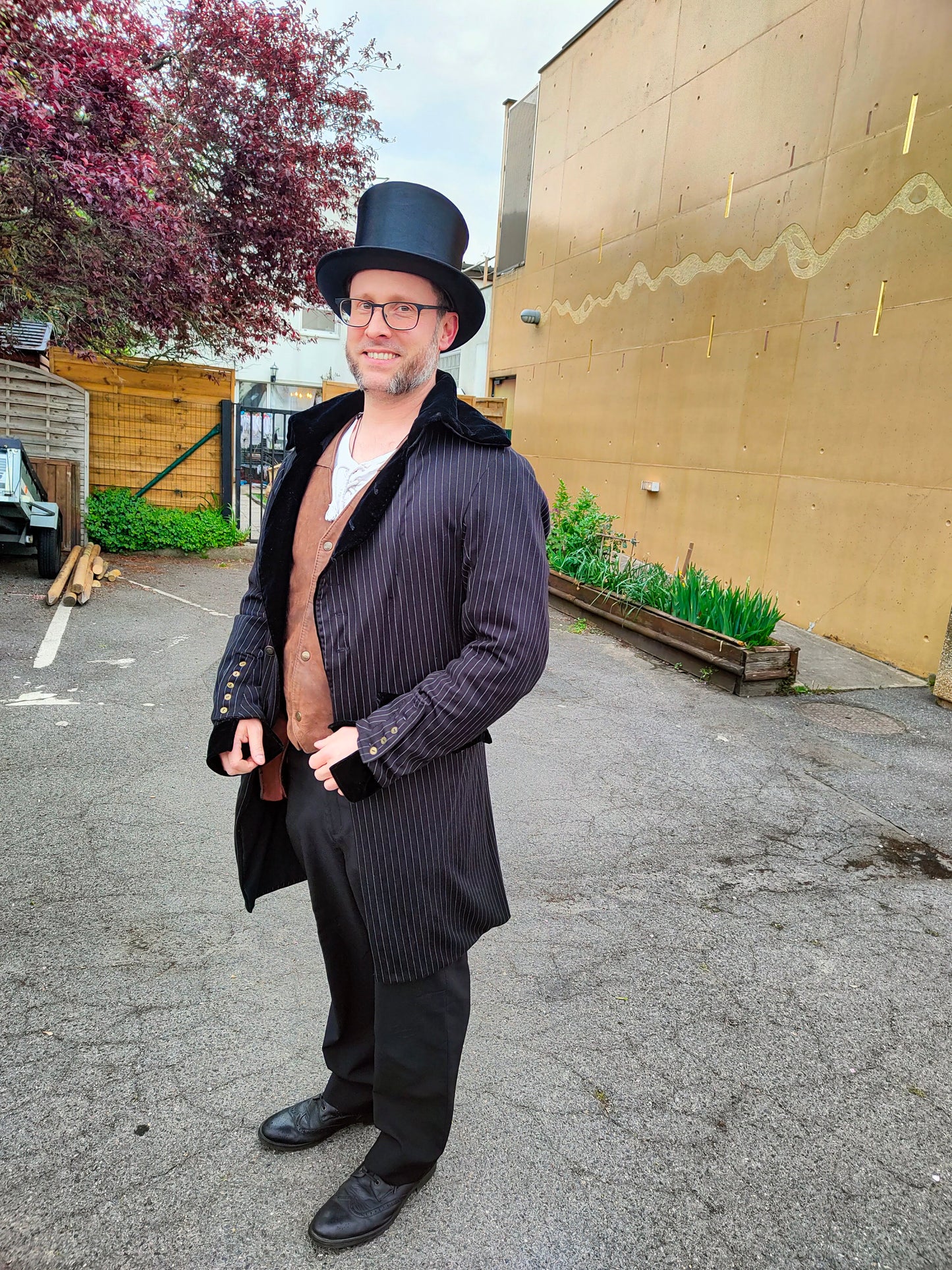 Veste de costume fin XVIII ème, noire, à fine rayures, frac.