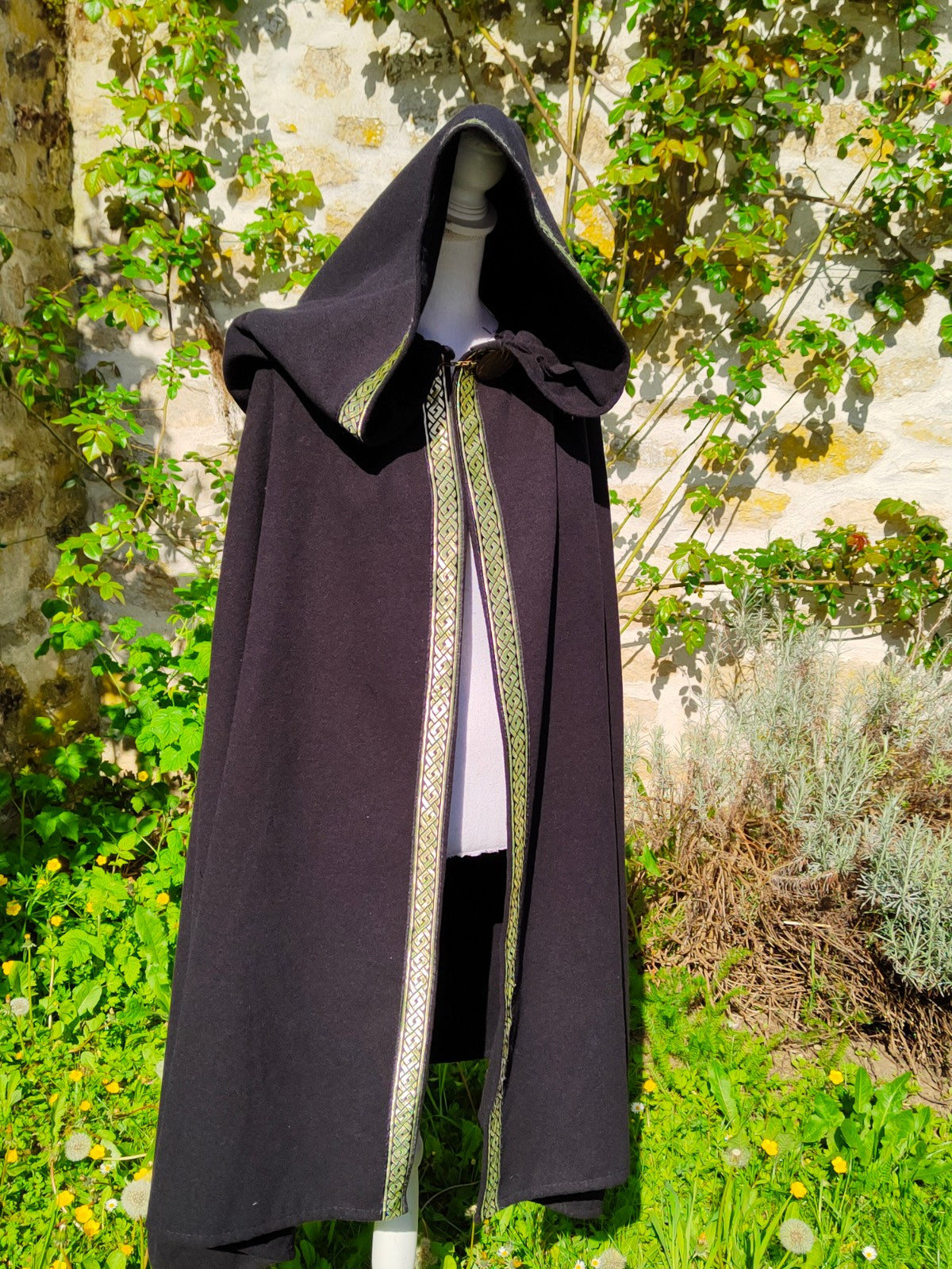 Cape médiévale / viking, noire avec une grande capuche, pour homme ou femme