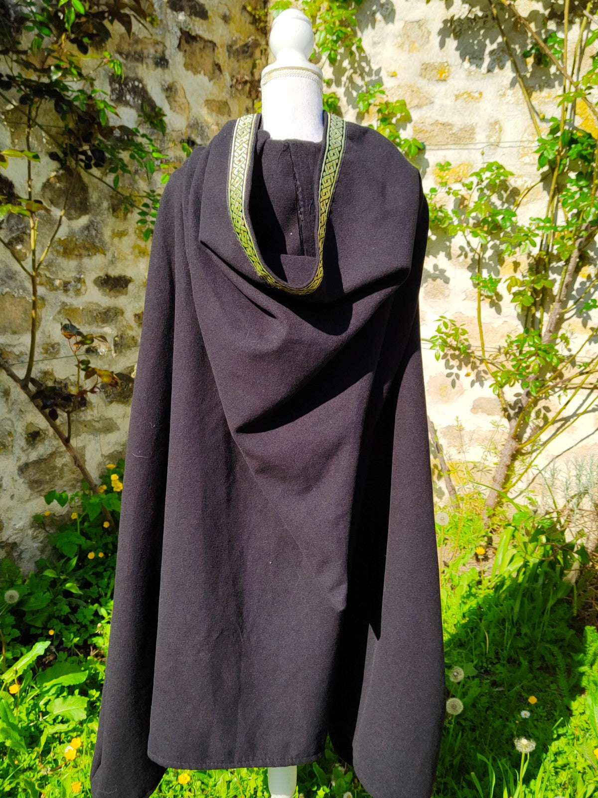 Cape médiévale / viking, noire avec une grande capuche, pour homme ou femme