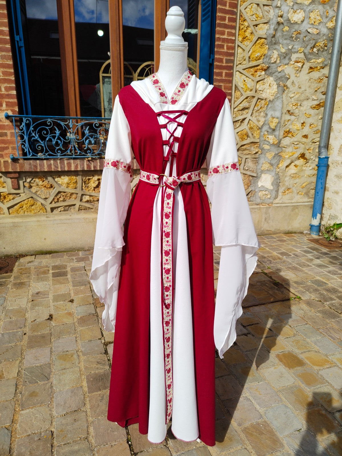 Robe médiévale ou elfique en lin rouge avec capuche et ceinture, taille unique 38/48 !
