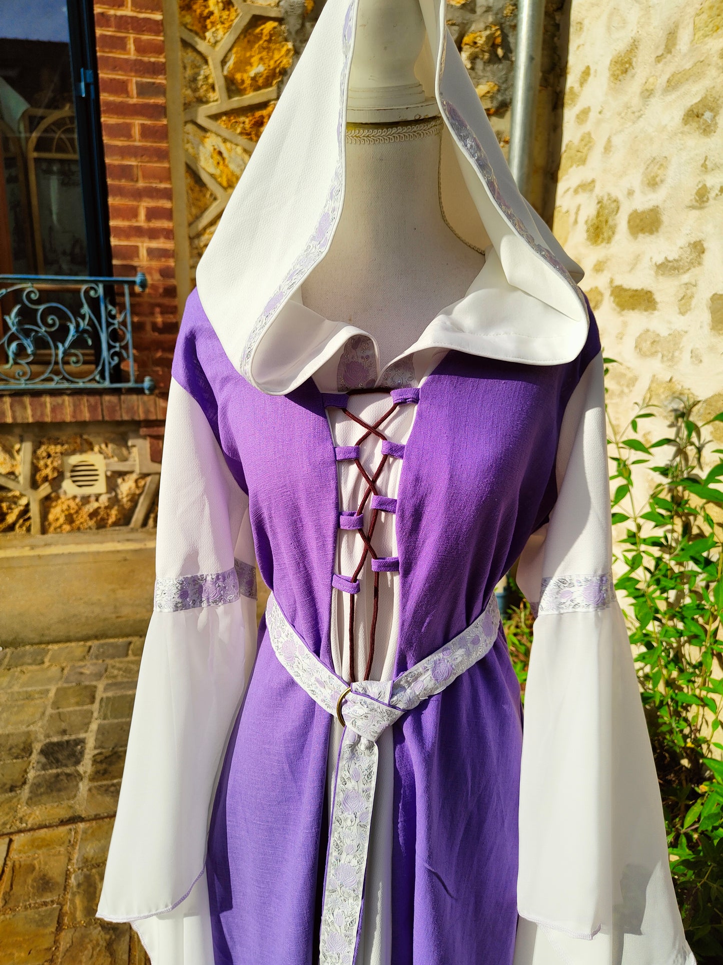 Robe d'évocation médiévale pour femme en lin parme et jersey, avec capuche, taille unique 38 à 46