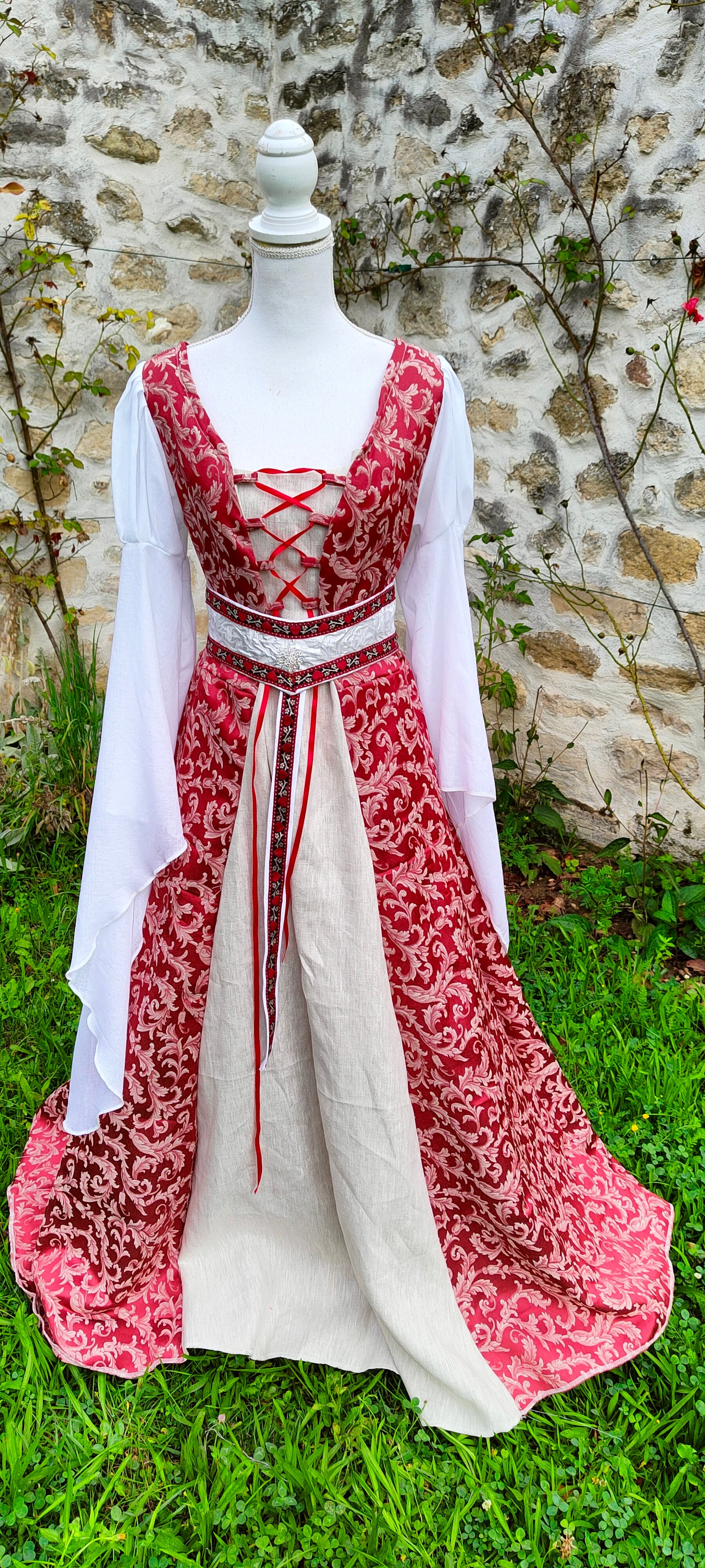 Nouveauté ! Robe médiévale ou Renaissance avec fausse fourrure ou col amovible au choix !