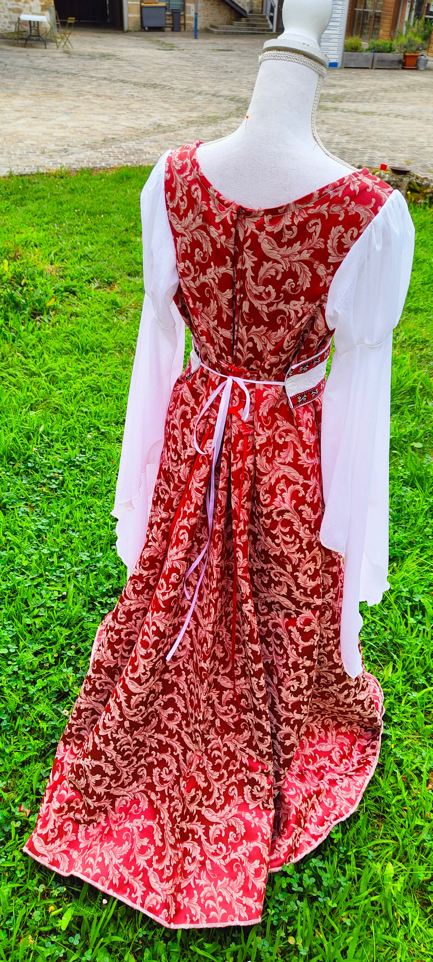 Nouveauté ! Robe médiévale ou Renaissance avec fausse fourrure ou col amovible au choix !