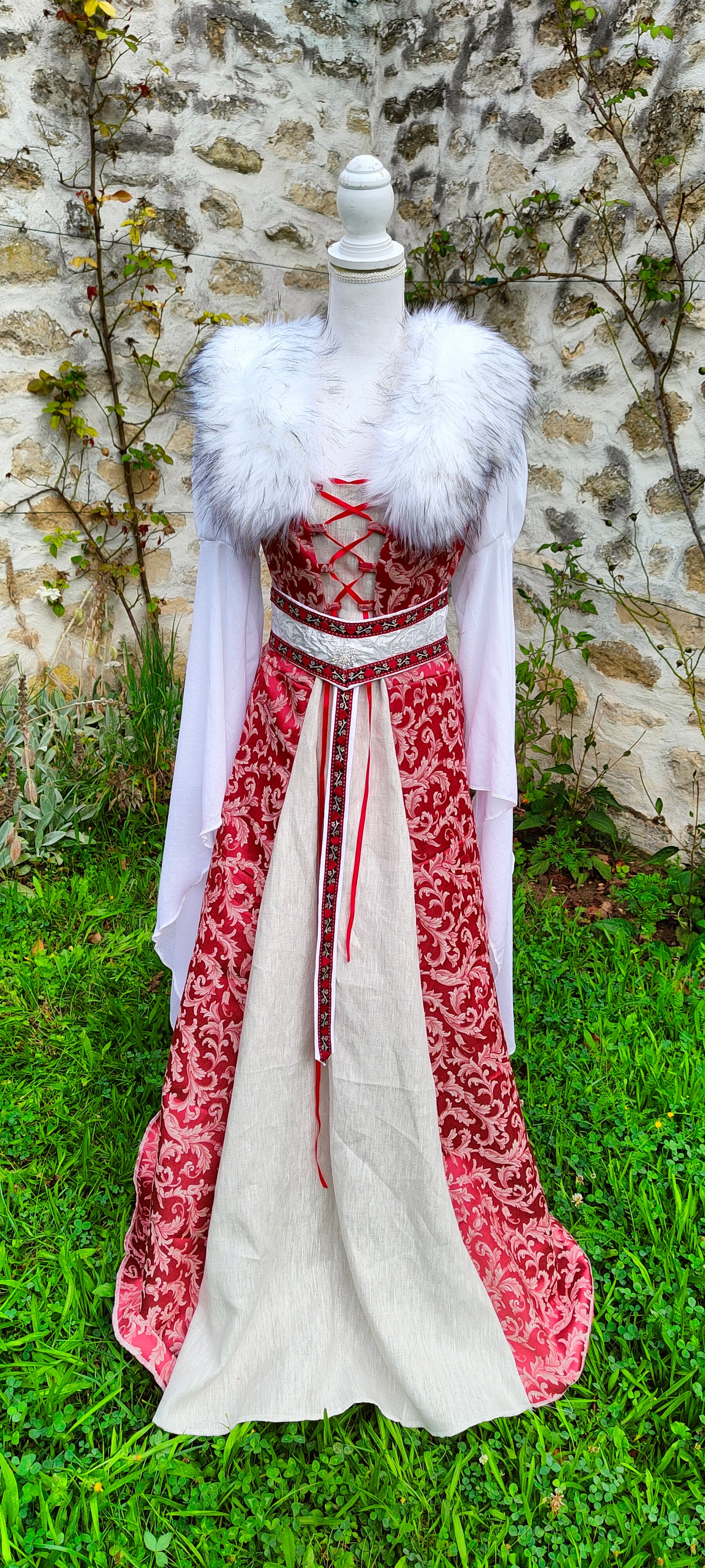 Nouveauté ! Robe médiévale ou Renaissance avec fausse fourrure ou col amovible au choix !