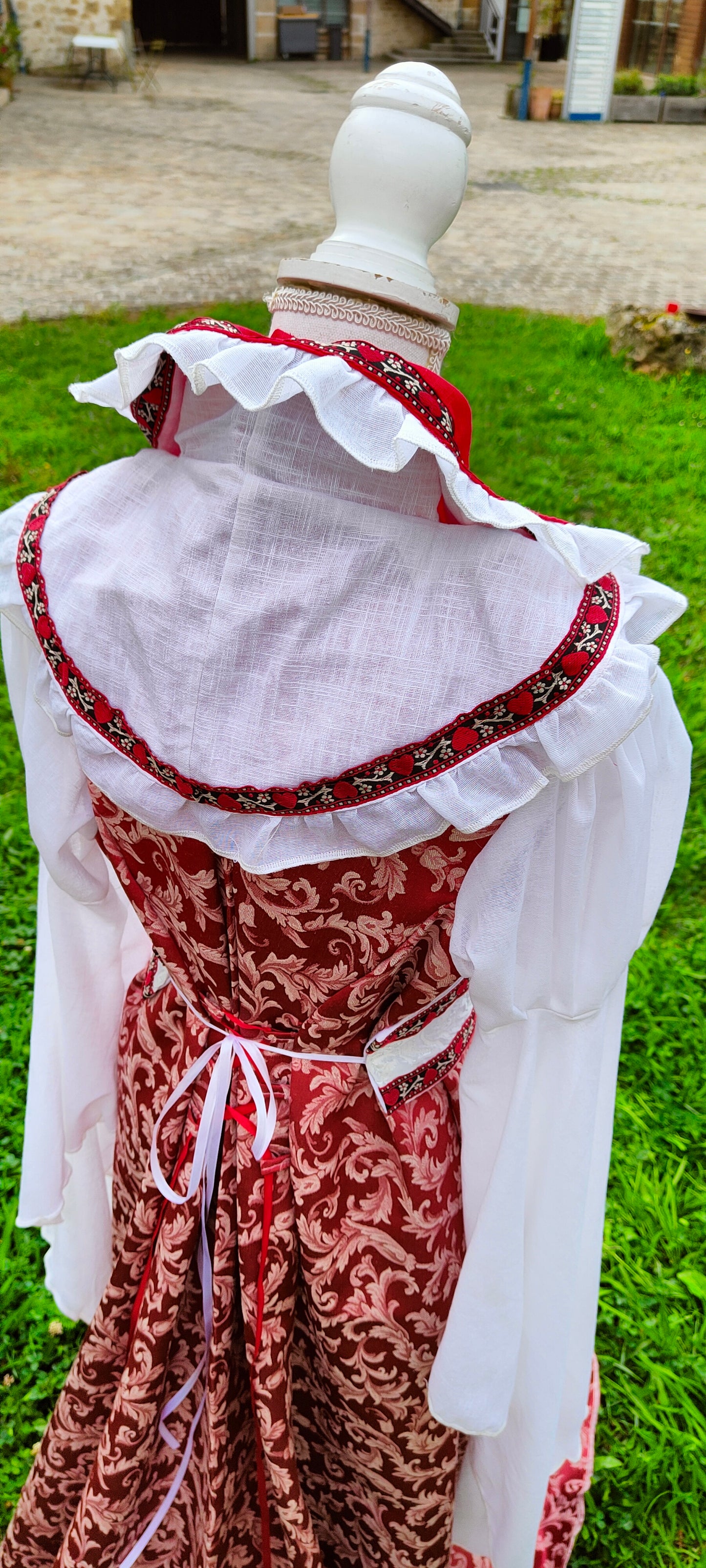 Nouveauté ! Robe médiévale ou Renaissance avec fausse fourrure ou col amovible au choix !