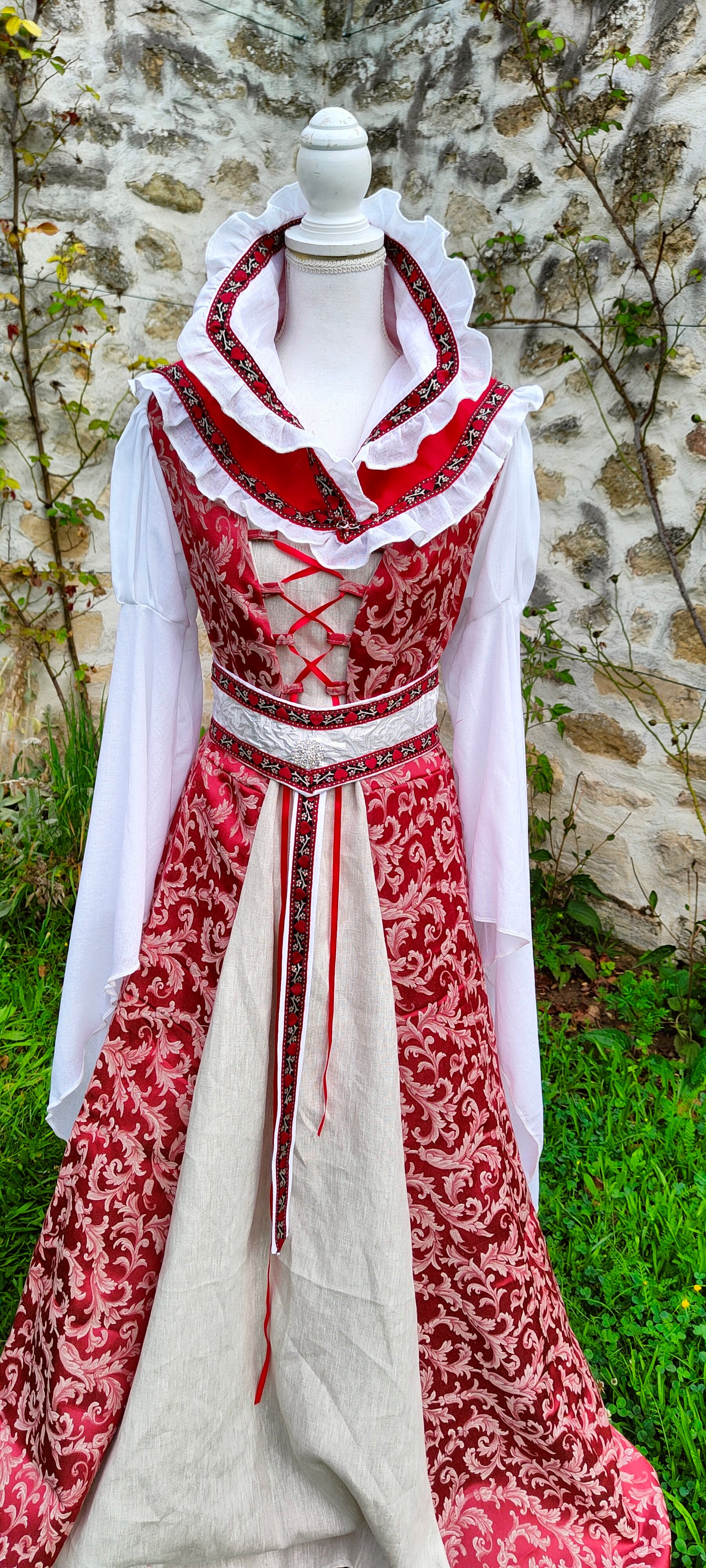 Nouveauté ! Robe médiévale ou Renaissance avec fausse fourrure ou col amovible au choix !