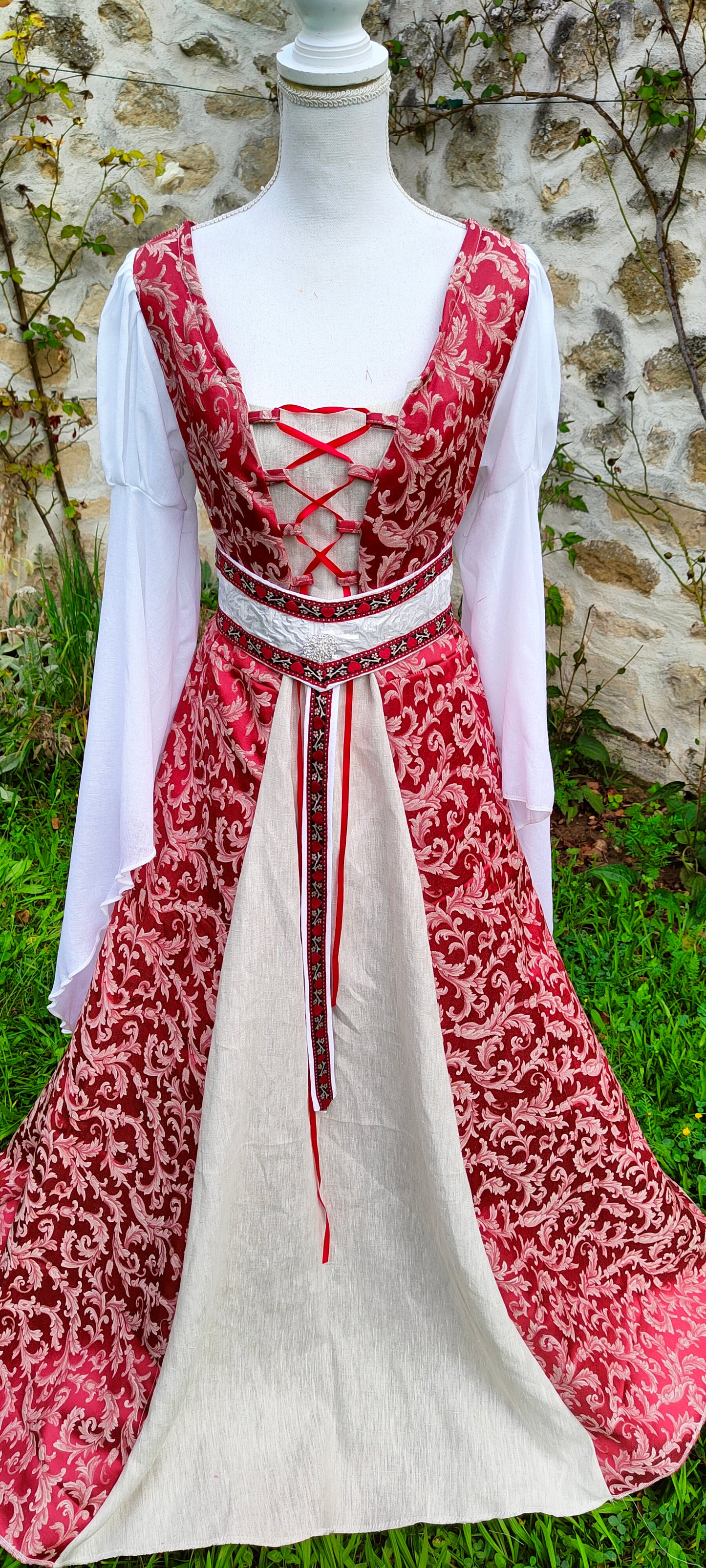 Nouveauté ! Robe médiévale ou Renaissance avec fausse fourrure ou col amovible au choix !