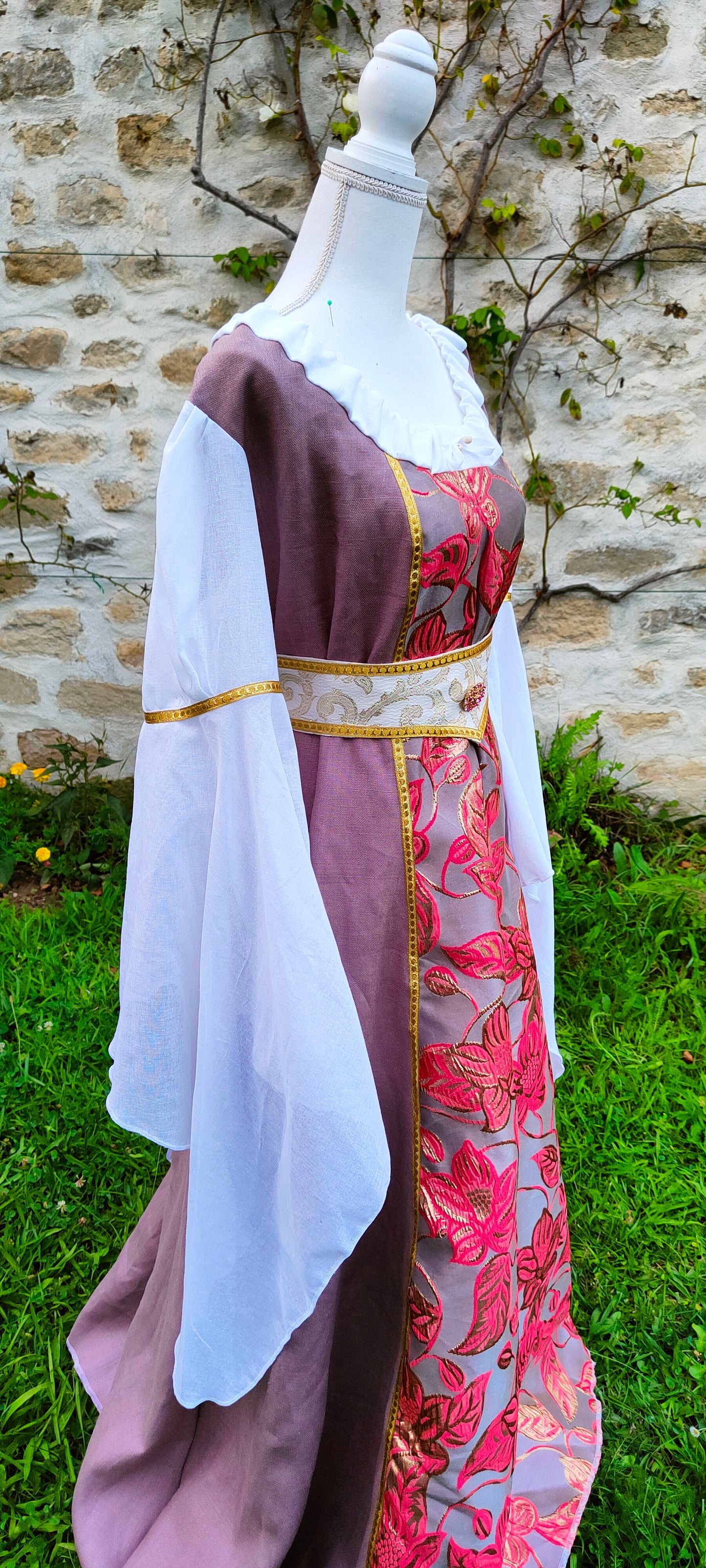 Robe médiévale en lin, taille unique avec laçage au dos