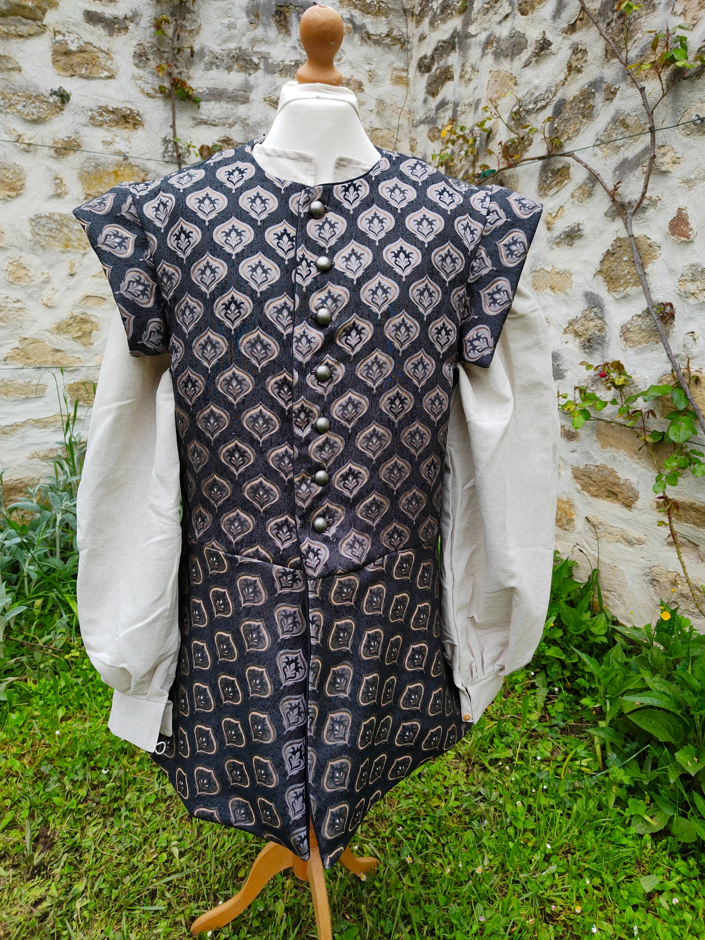 Veste pourpoint à basques en jacquard noir