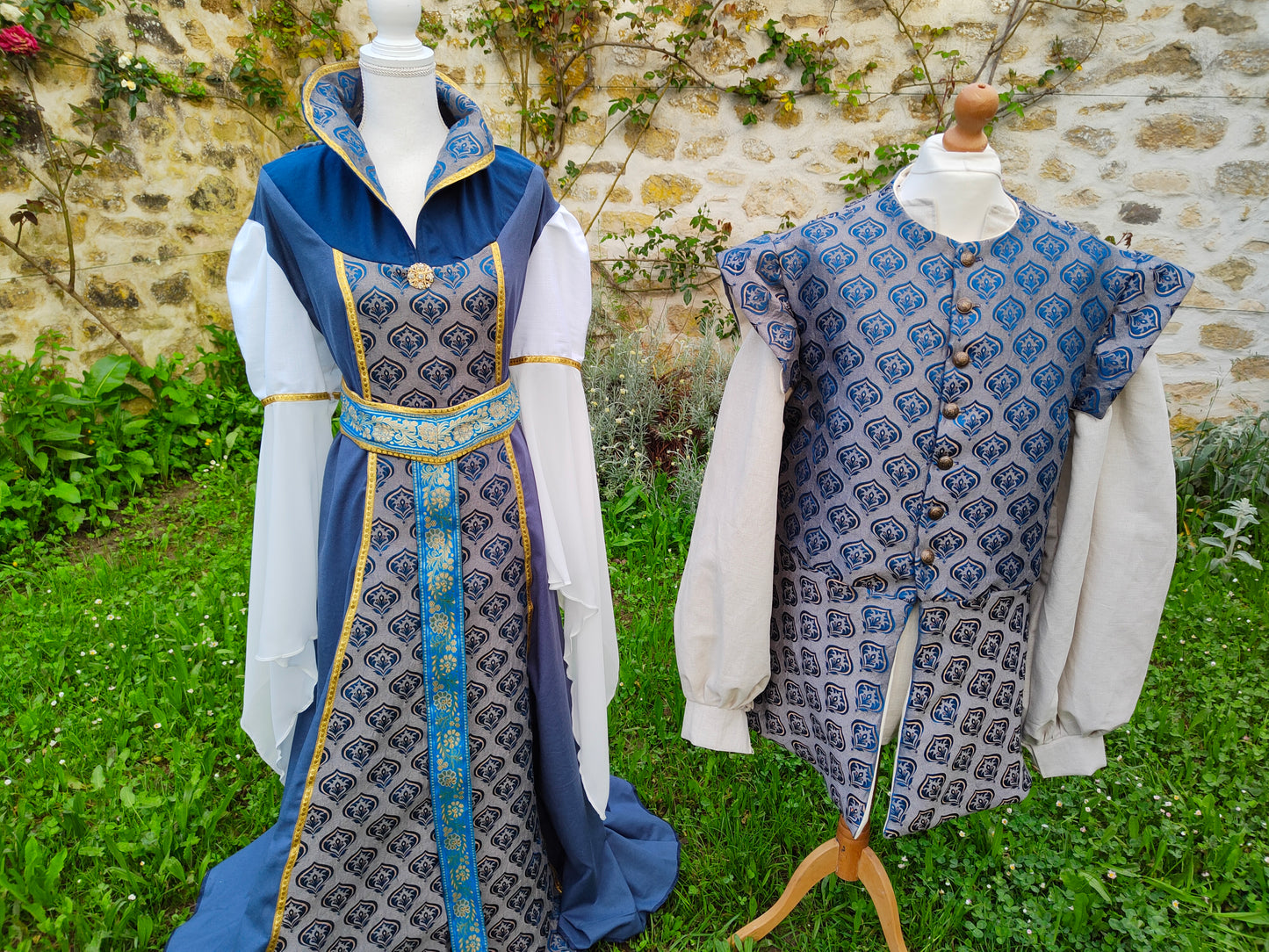 Robe Renaissance ou médiévale bleue et dorée