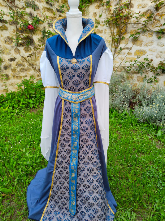 Robe Renaissance ou médiévale bleue et dorée