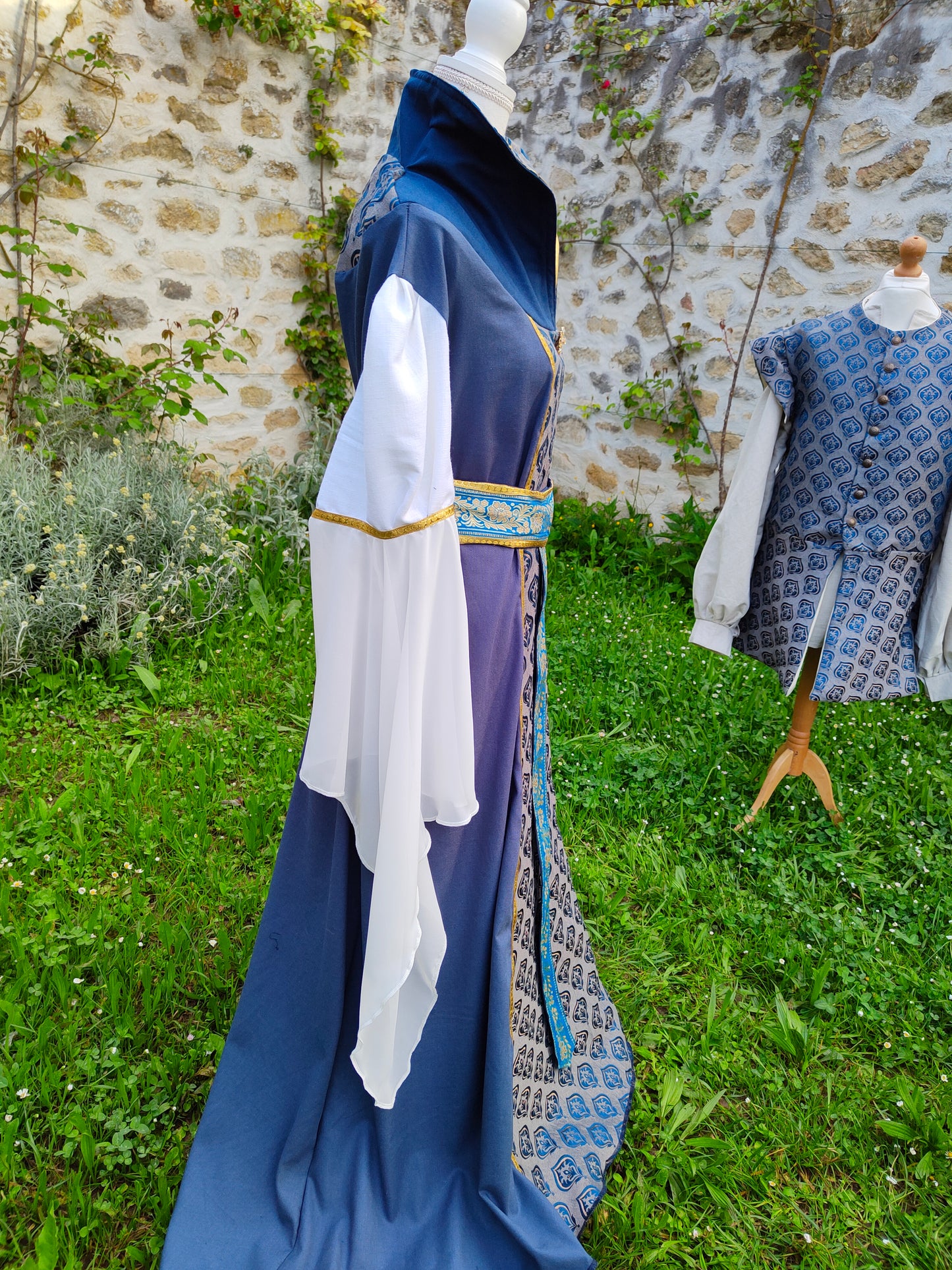 Robe Renaissance ou médiévale bleue et dorée