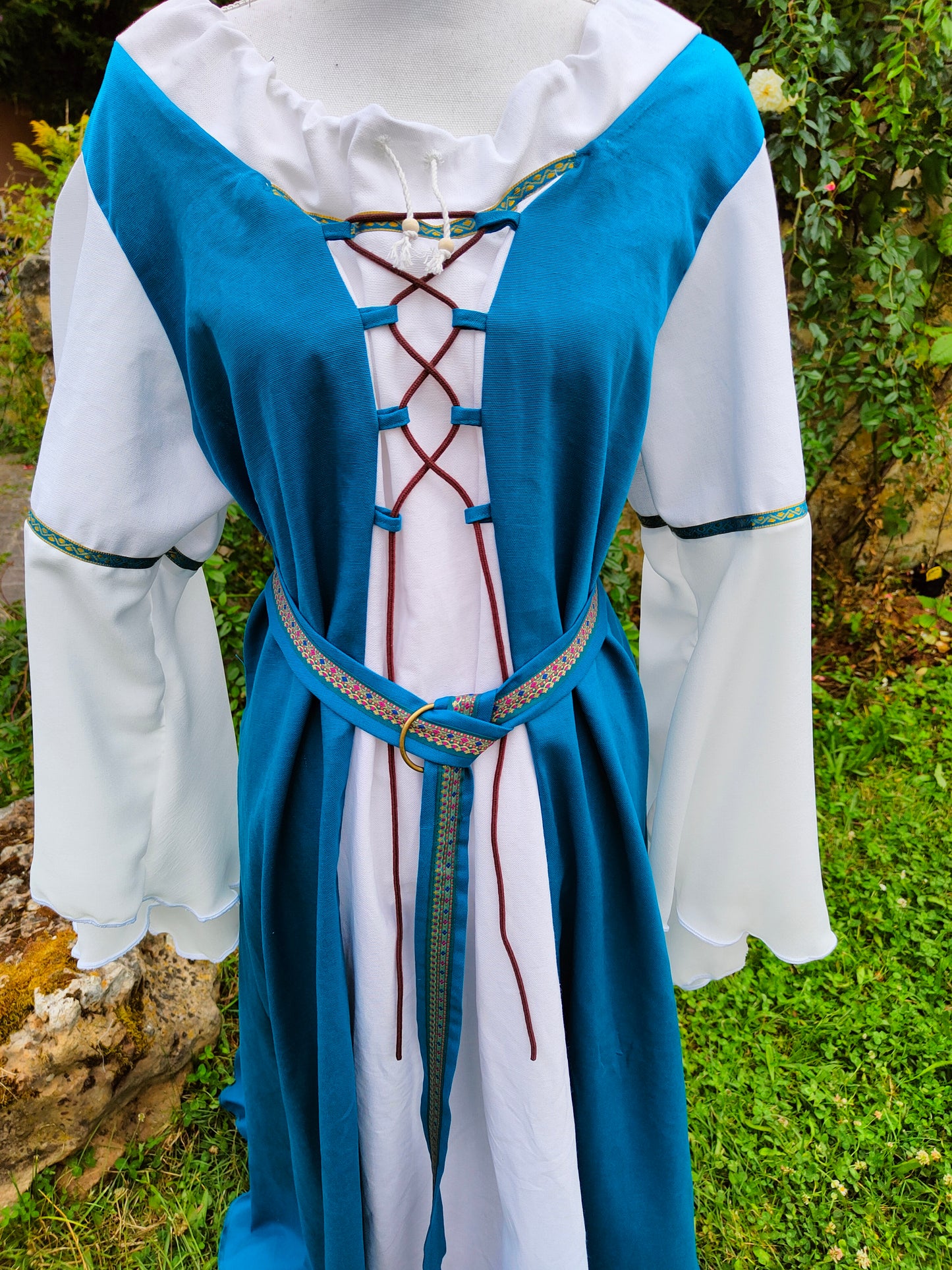Robe médiévale vert canard et blanche