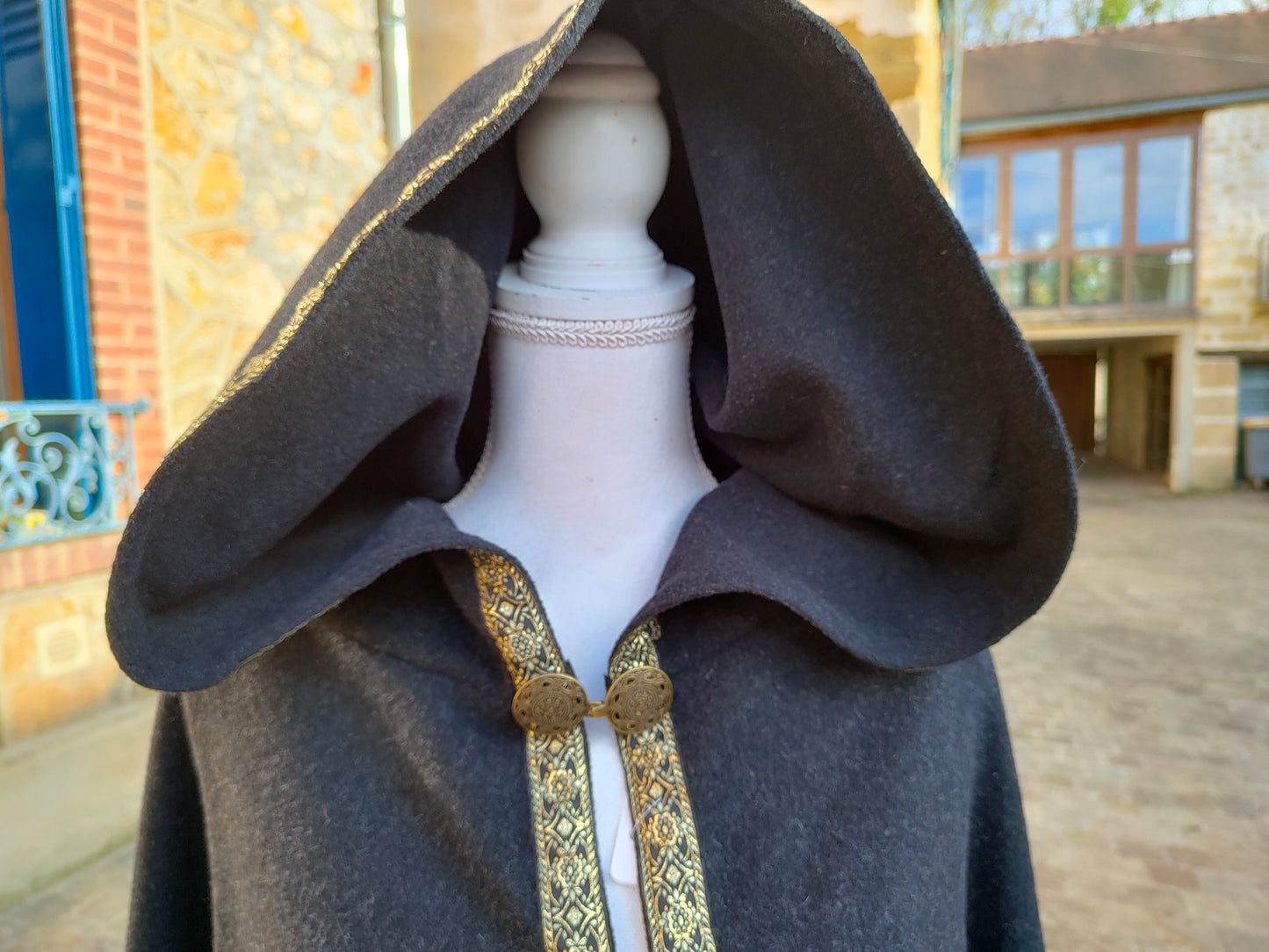 Cape médiévale / historique en lainage cachemire avec grande capuche.