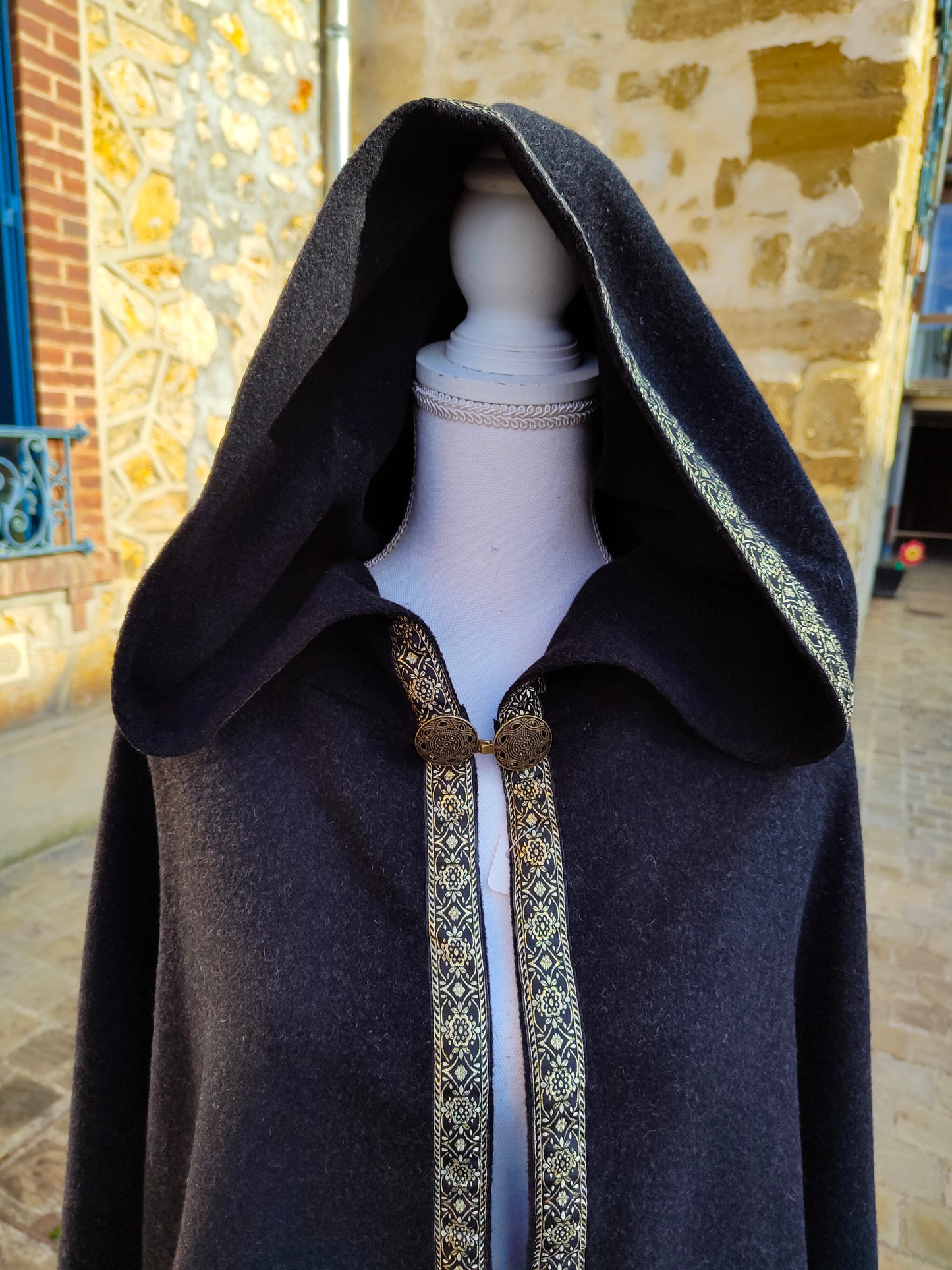 Cape médiévale / historique en lainage cachemire avec grande capuche.