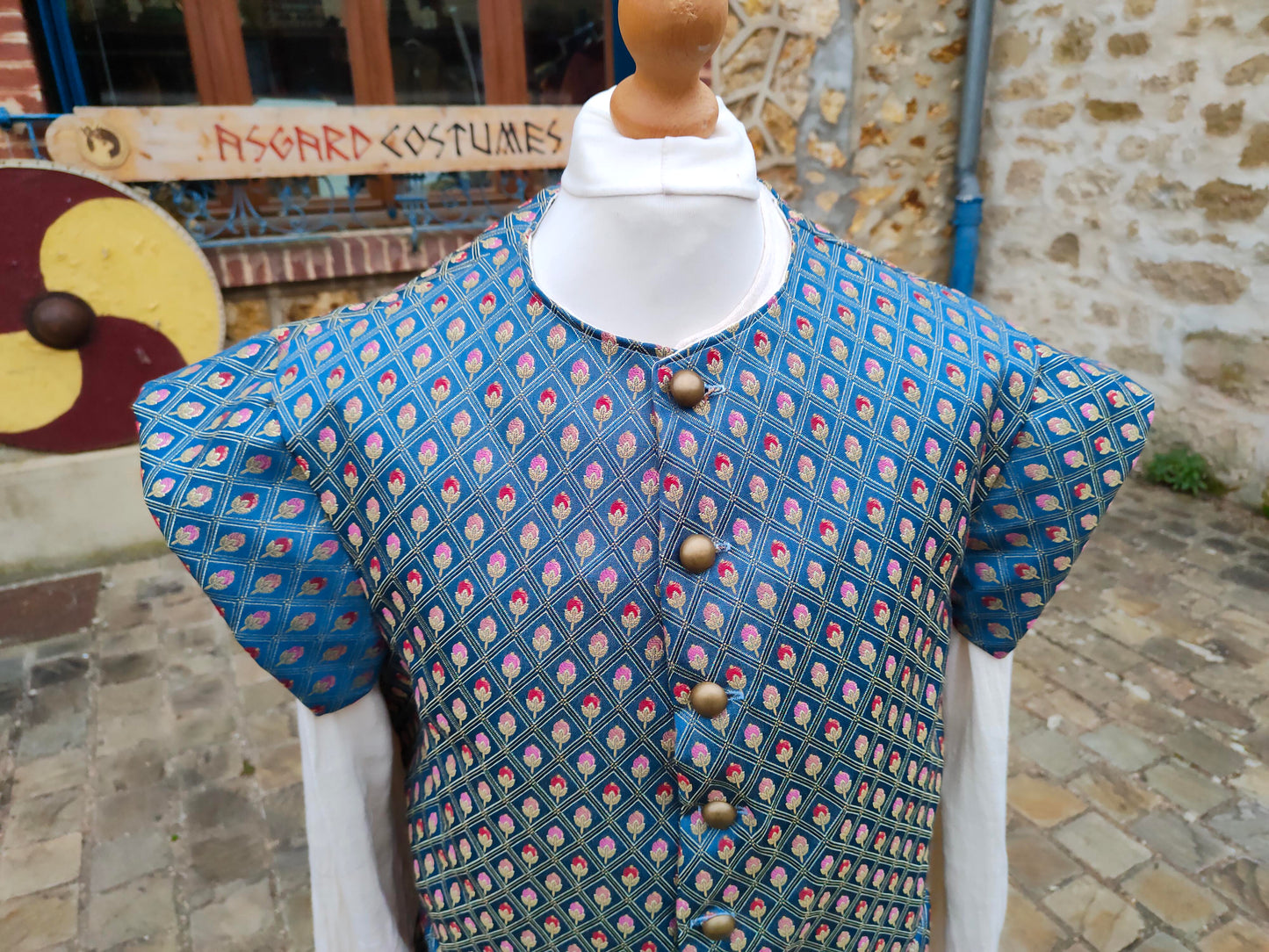 Pourpoint, veste médiévale ou Renaissance en jacquard bleu à petites roses