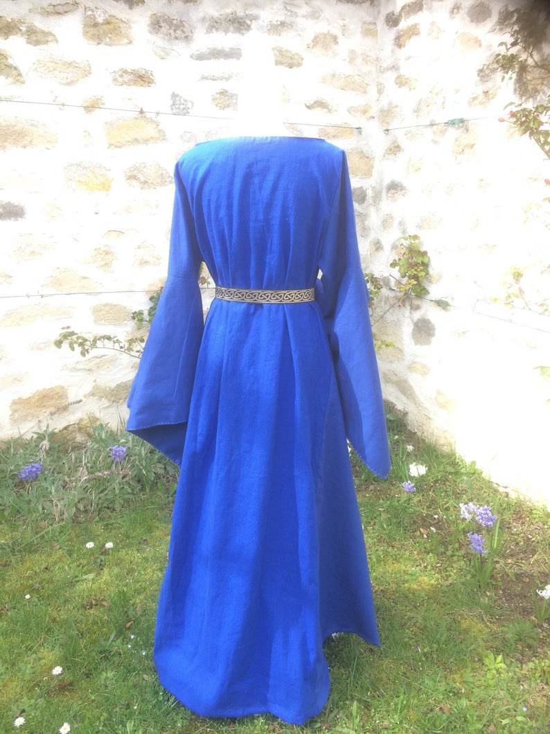 Robe médiévale en lin bleu, coupe historique XII eme / XIII eme siécles