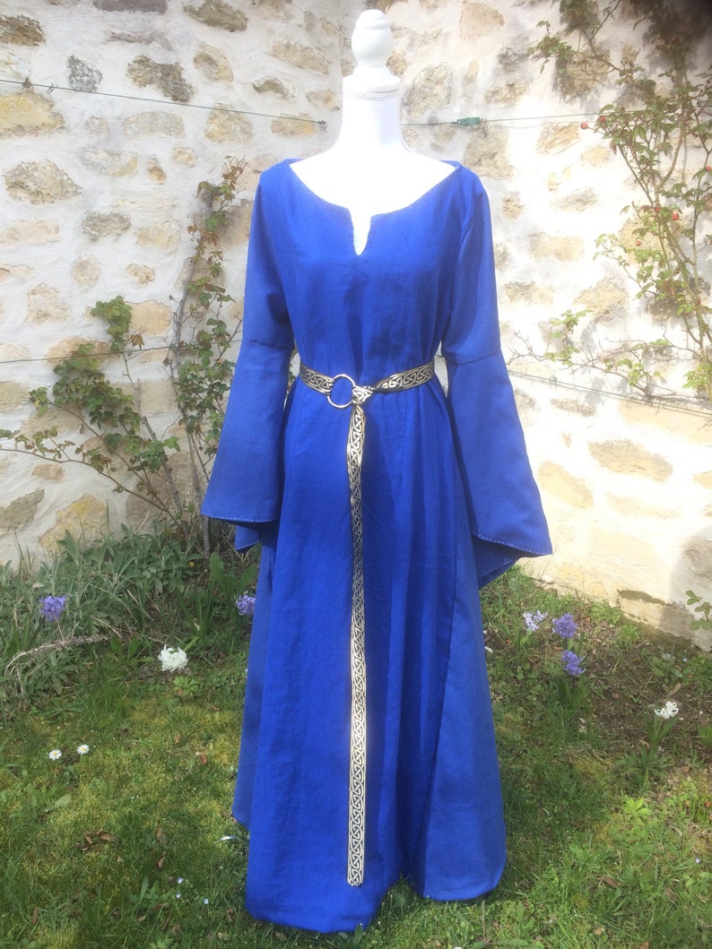 Robe médiévale en lin bleu, coupe historique XII eme / XIII eme siécles