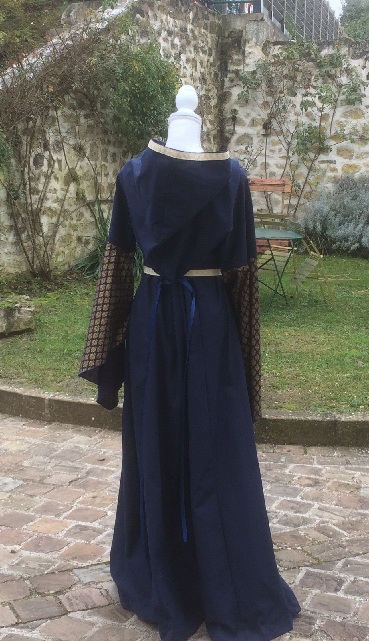 Robe médiévale ou elfique en lin bleu marine et coton, avec capuche