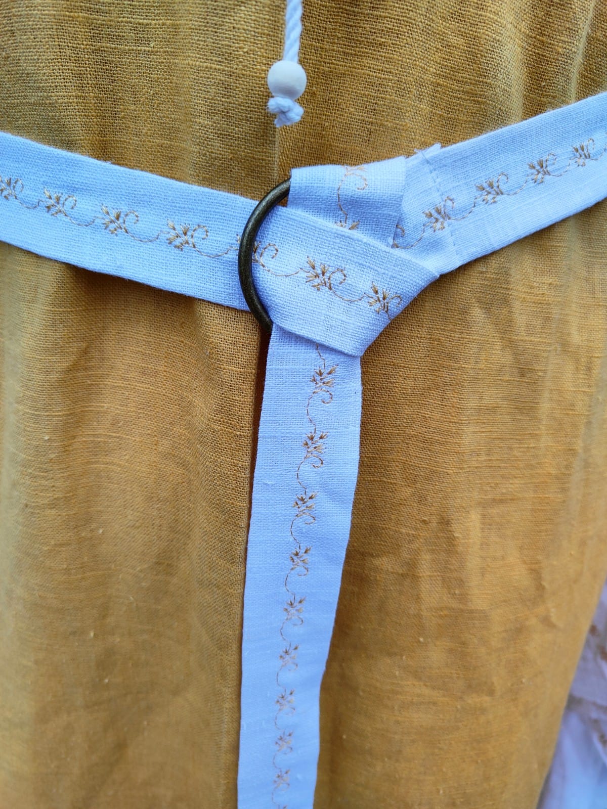 Robe médiévale en lin ocre