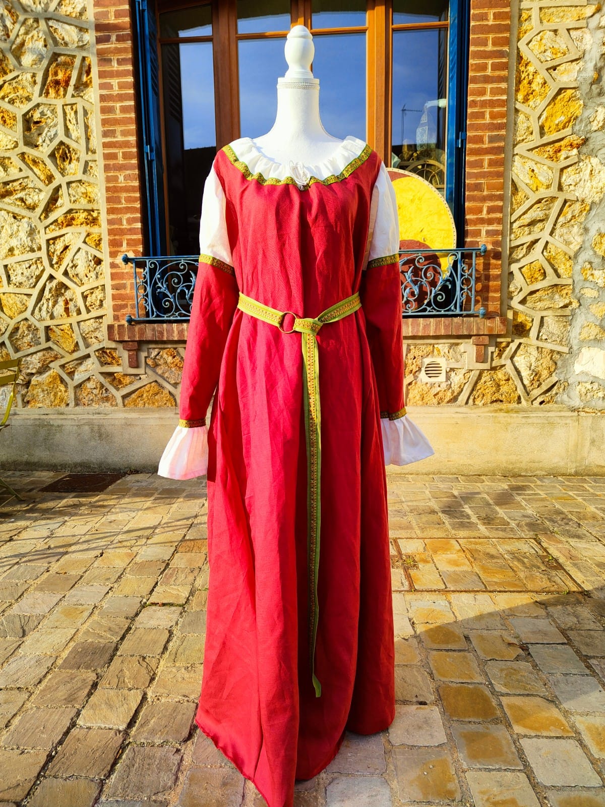Robe de paysanne "chic", robe médiévale en lin rouge