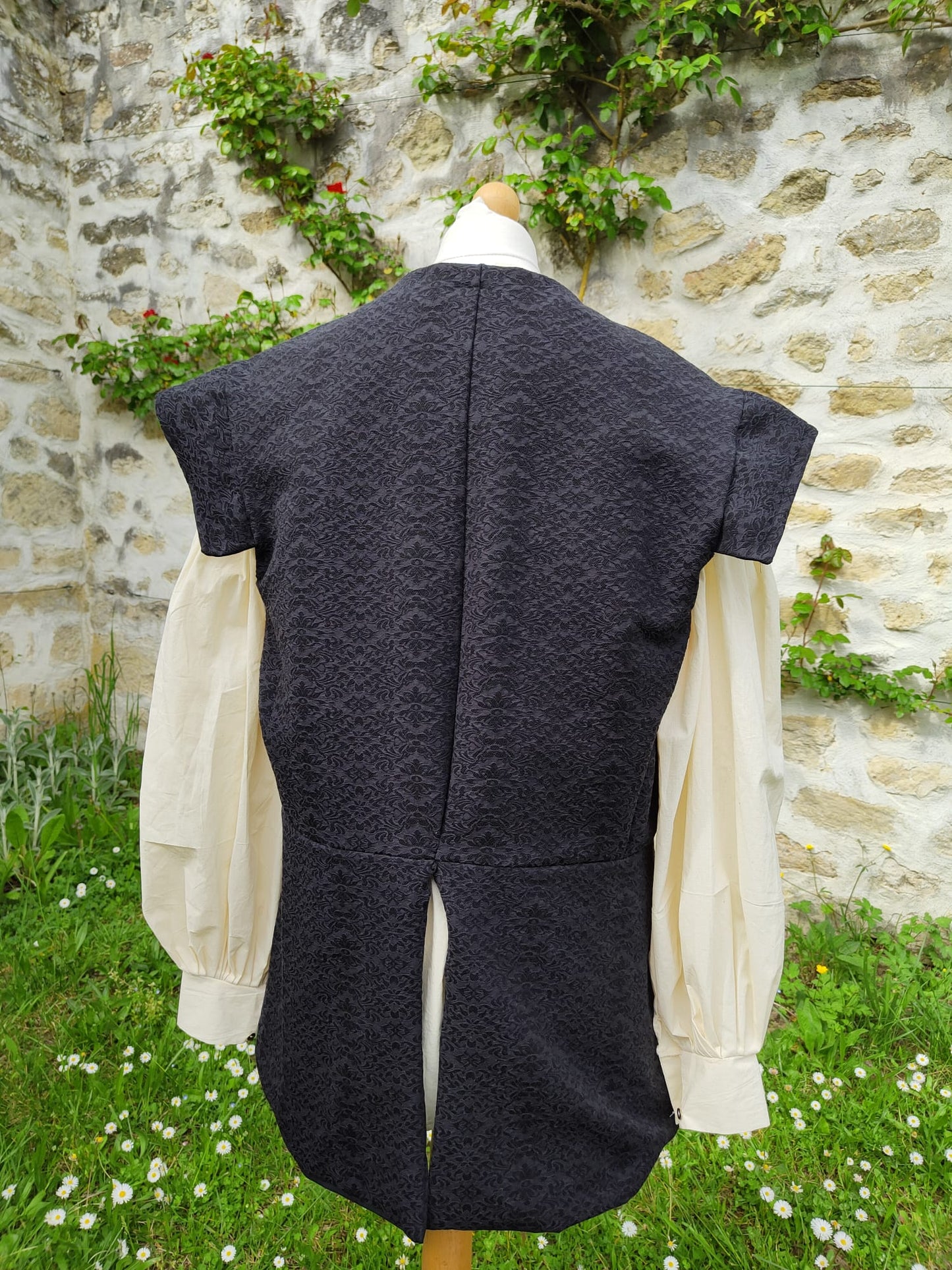 Pourpoint médiéval ou Renaissance en jacquard noir