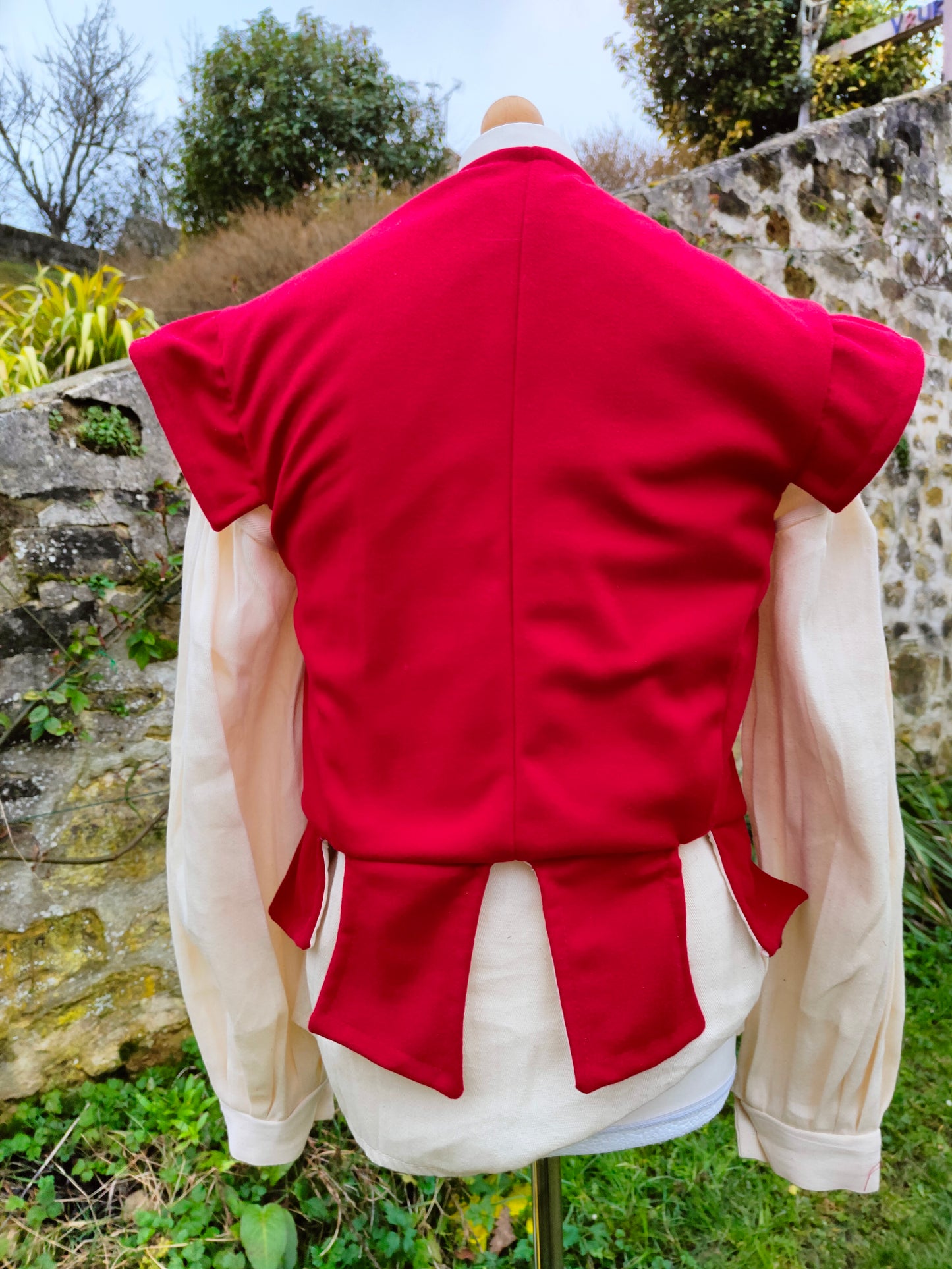 Pourpoint, veste médiévale ou Renaissance pour homme en lainage rouge