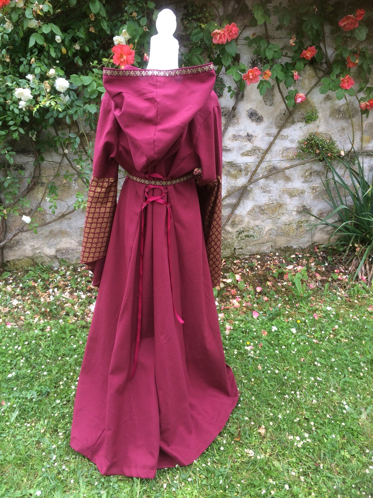 Robe médiévale ou elfique en lin avec grandes manches capuche et ceinture