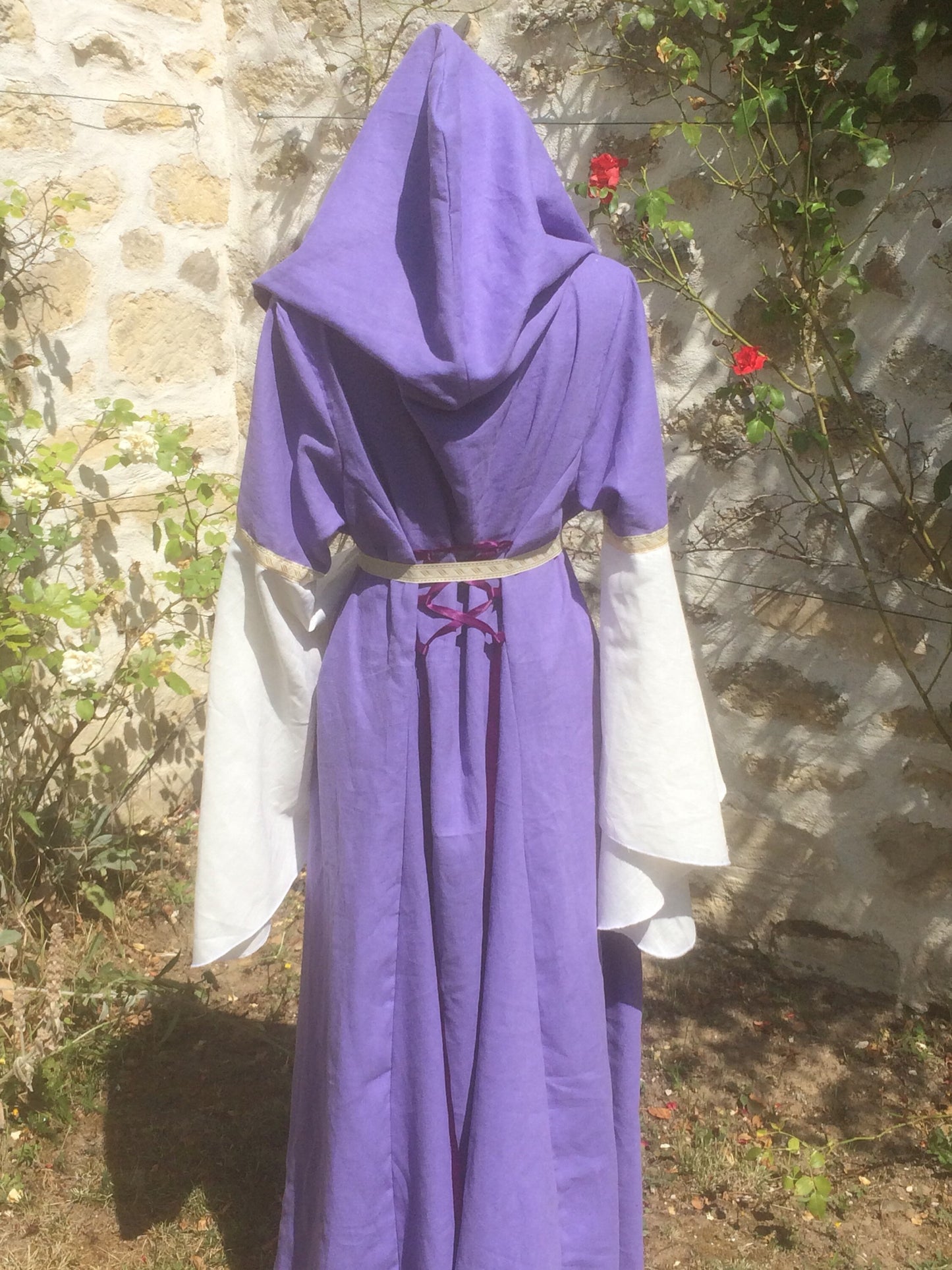 Robe médiévale en lin avec capuche mauve ou lila