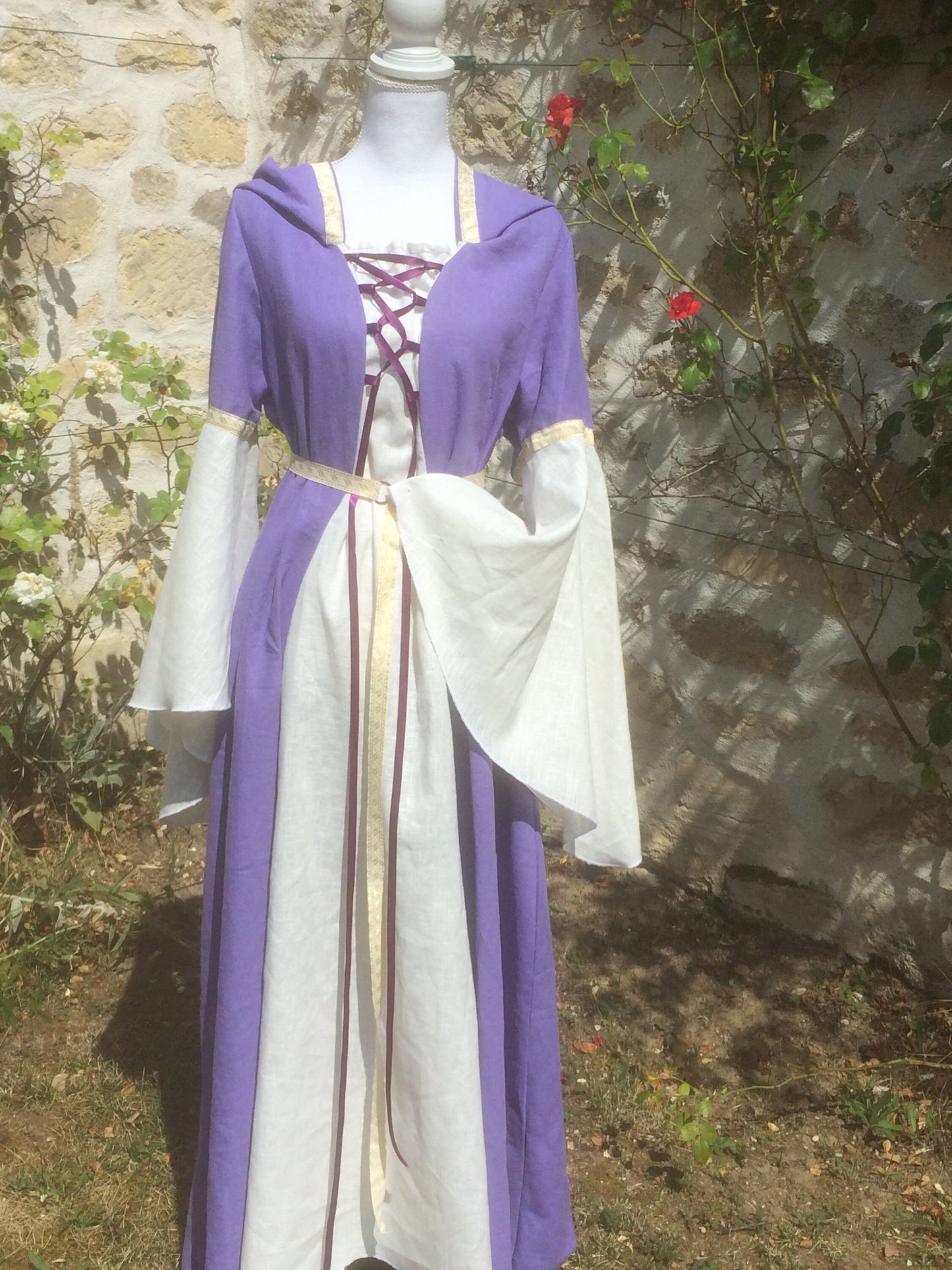 Robe médiévale en lin avec capuche mauve ou lila
