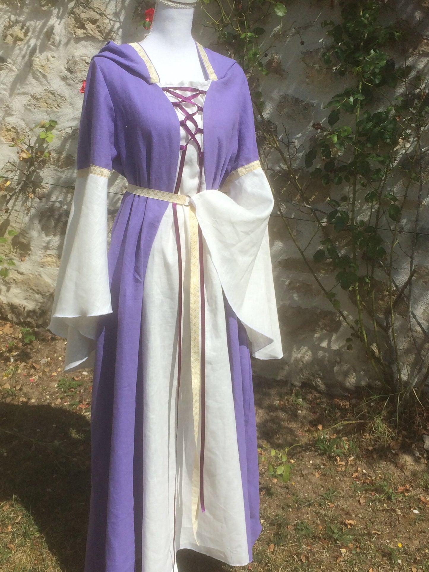 Robe médiévale en lin avec capuche mauve ou lila