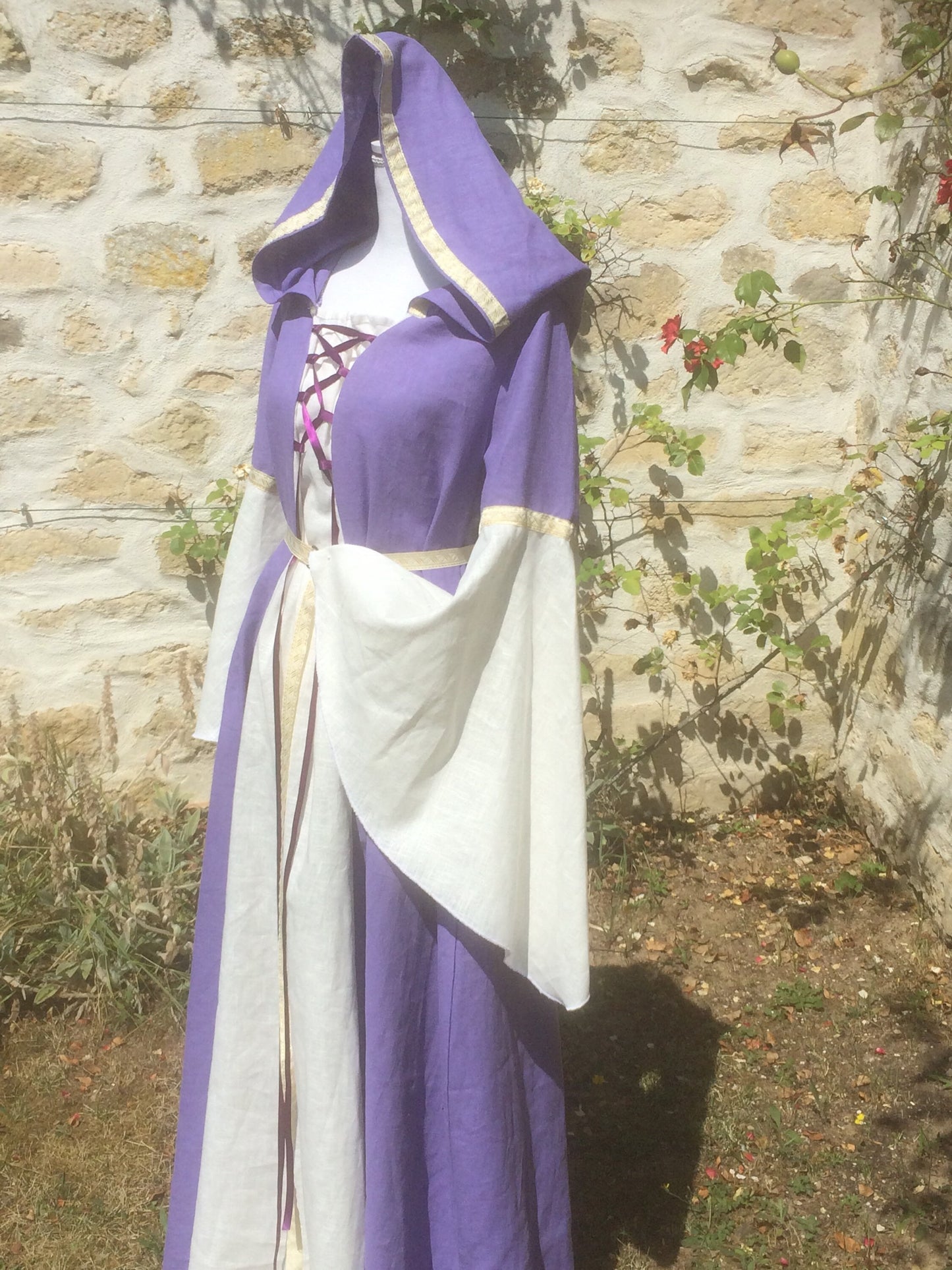 Robe médiévale en lin avec capuche mauve ou lila