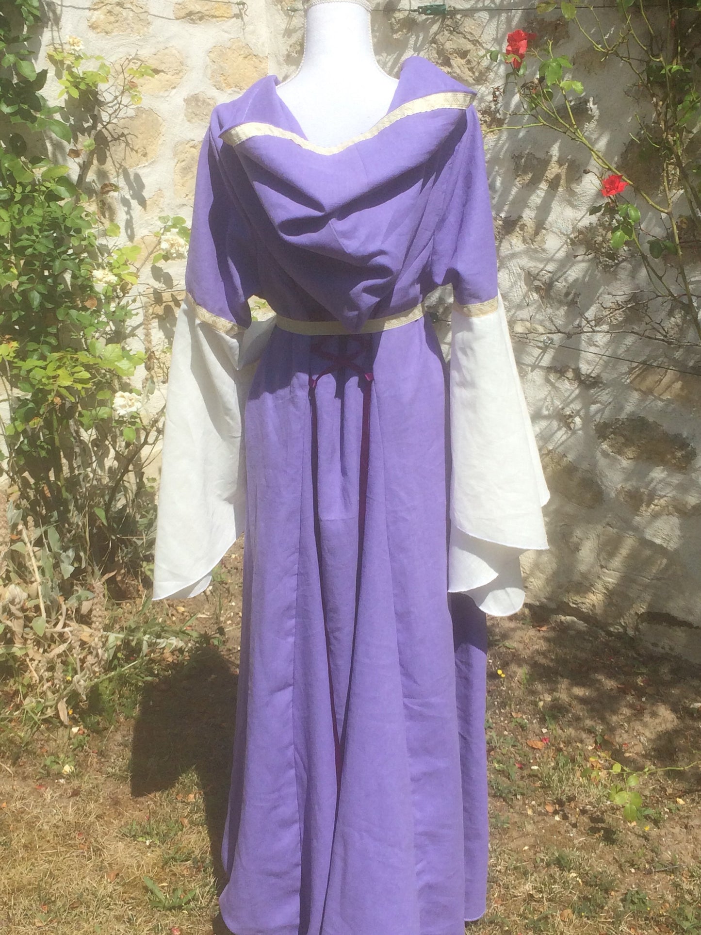 Robe médiévale en lin avec capuche mauve ou lila
