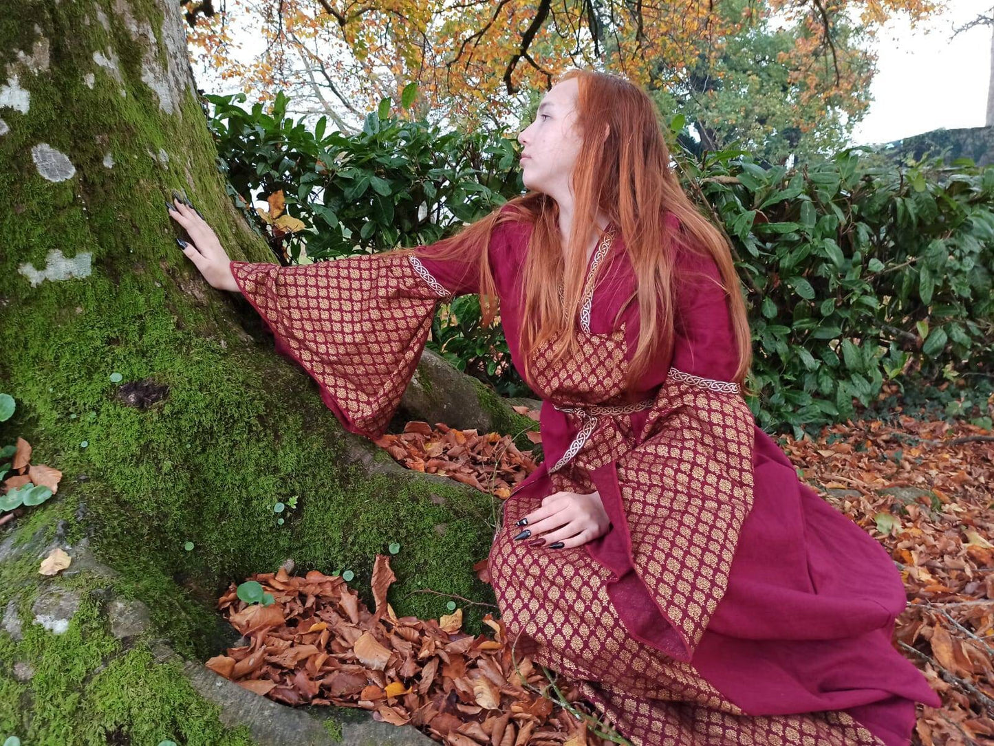Robe médiévale ou elfique en lin avec grandes manches capuche et ceinture