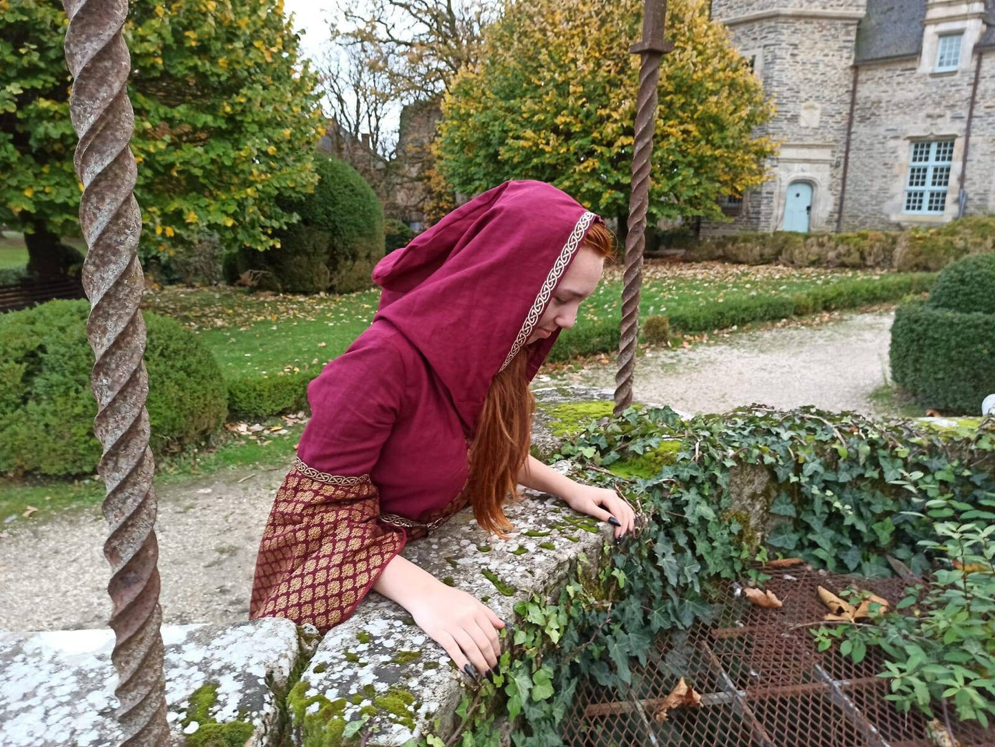 Robe médiévale ou elfique en lin avec grandes manches capuche et ceinture