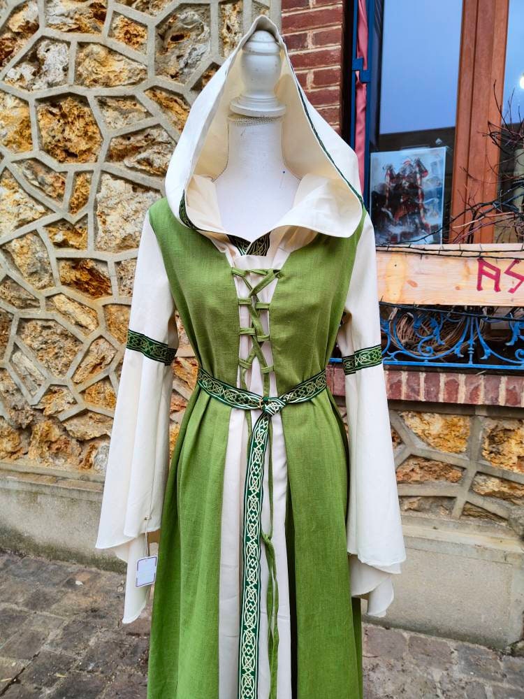 Robe elfique ou médievale verte et écrue en lin avec grande capuche ceinture et manches amples, costume pour femme mariage médiéval, celtique