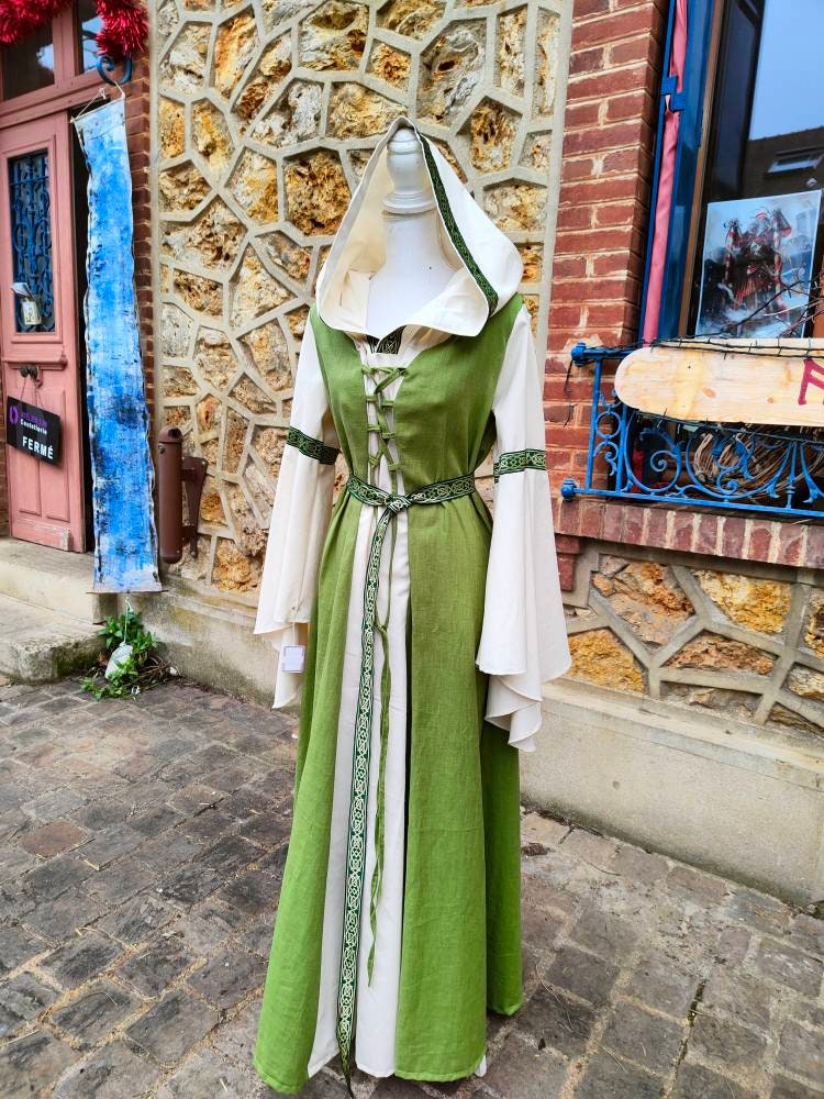 Robe elfique ou médievale verte et écrue en lin avec grande capuche ceinture et manches amples, costume pour femme mariage médiéval, celtique