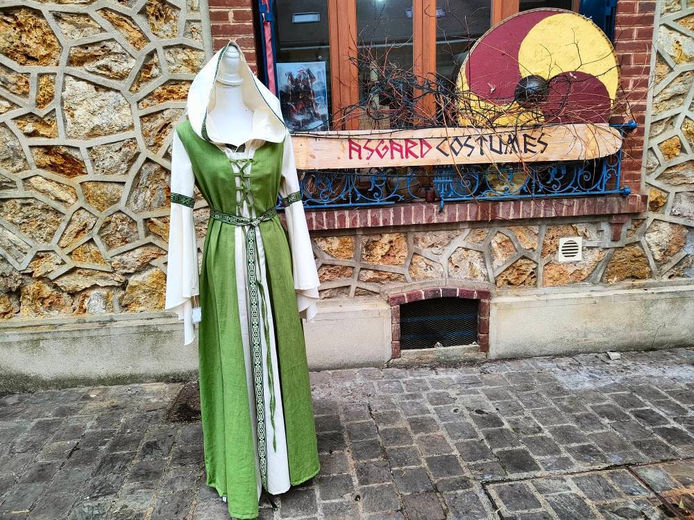 Robe elfique ou médievale verte et écrue en lin avec grande capuche ceinture et manches amples, costume pour femme mariage médiéval, celtique