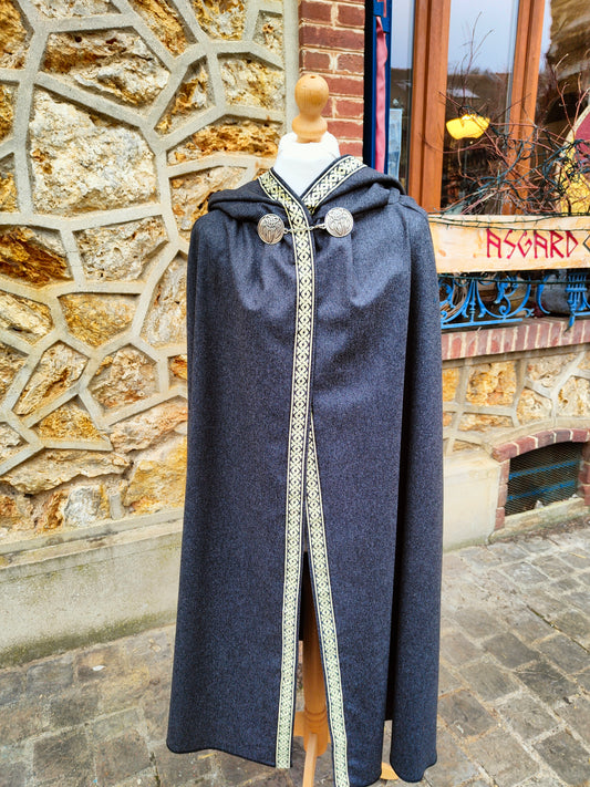 Cape médiévale noire en lainage avec galon celtique/nordique pour homme ou femme