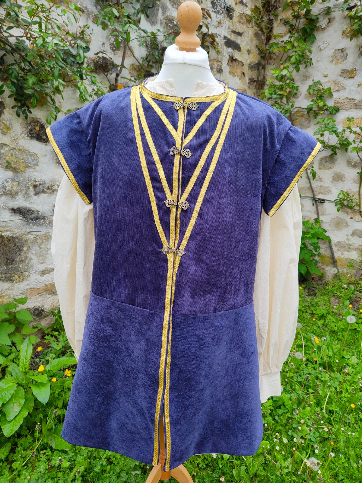 Basques Medieval Veste pourpoint à basques, médiéval ou elfique en velours bleu à galon ...
