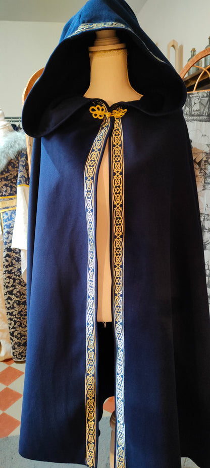 Cape médiévale en lainage bleu marine, mixte, en lainage