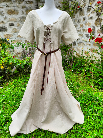 Robe médiévale en lin et coton avec laçages devant et dos et manches courtes