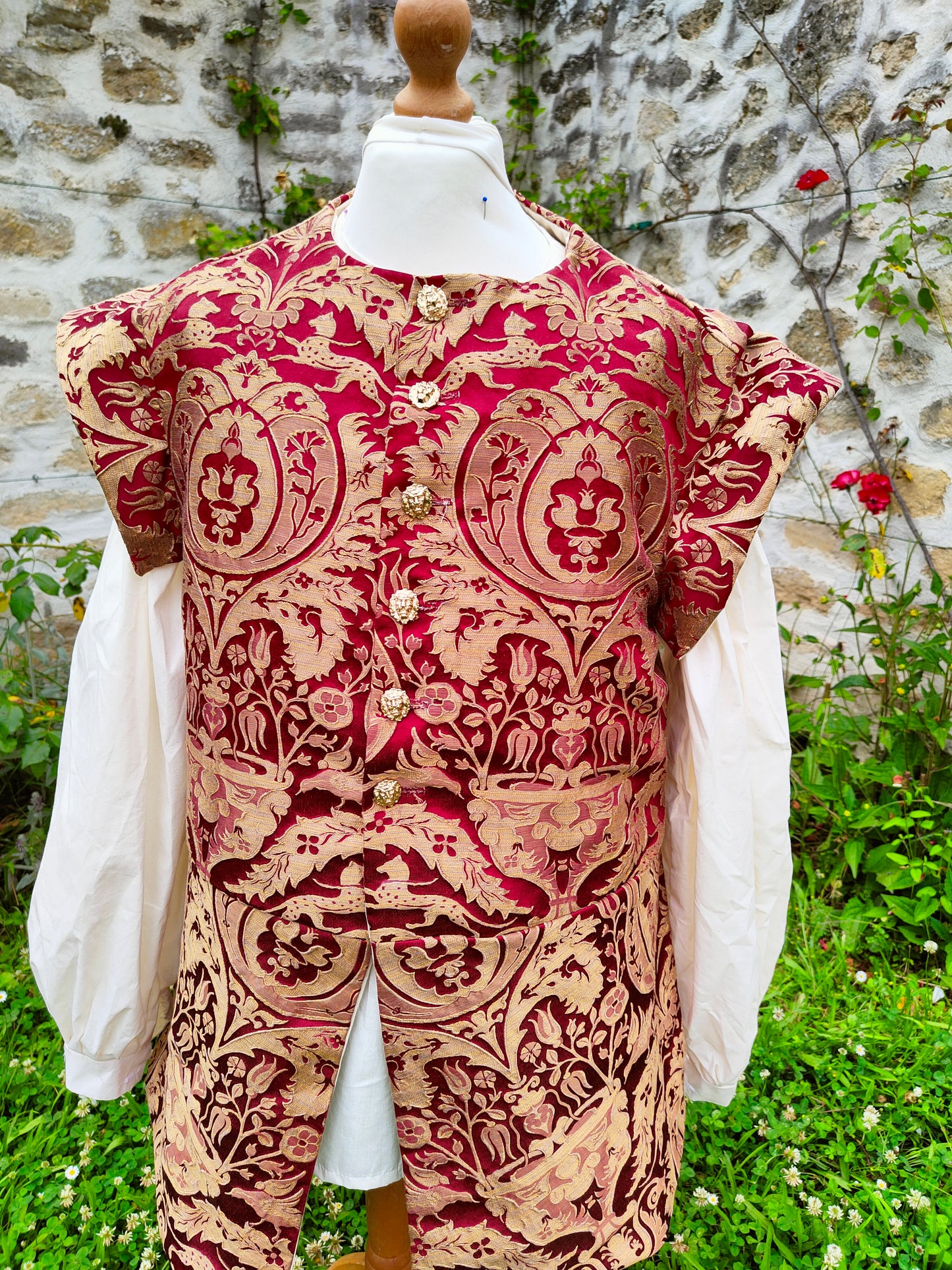 Veste médiévale ou Renaissance pour homme, en jacquard rouge et doré