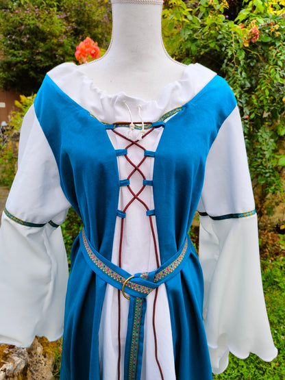 Robe médiévale vert canard et blanche