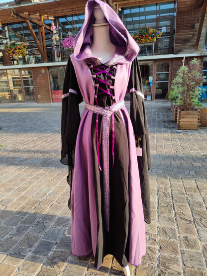 Robe évocation médiévale ou elfique ou robe de sorcière pour femme