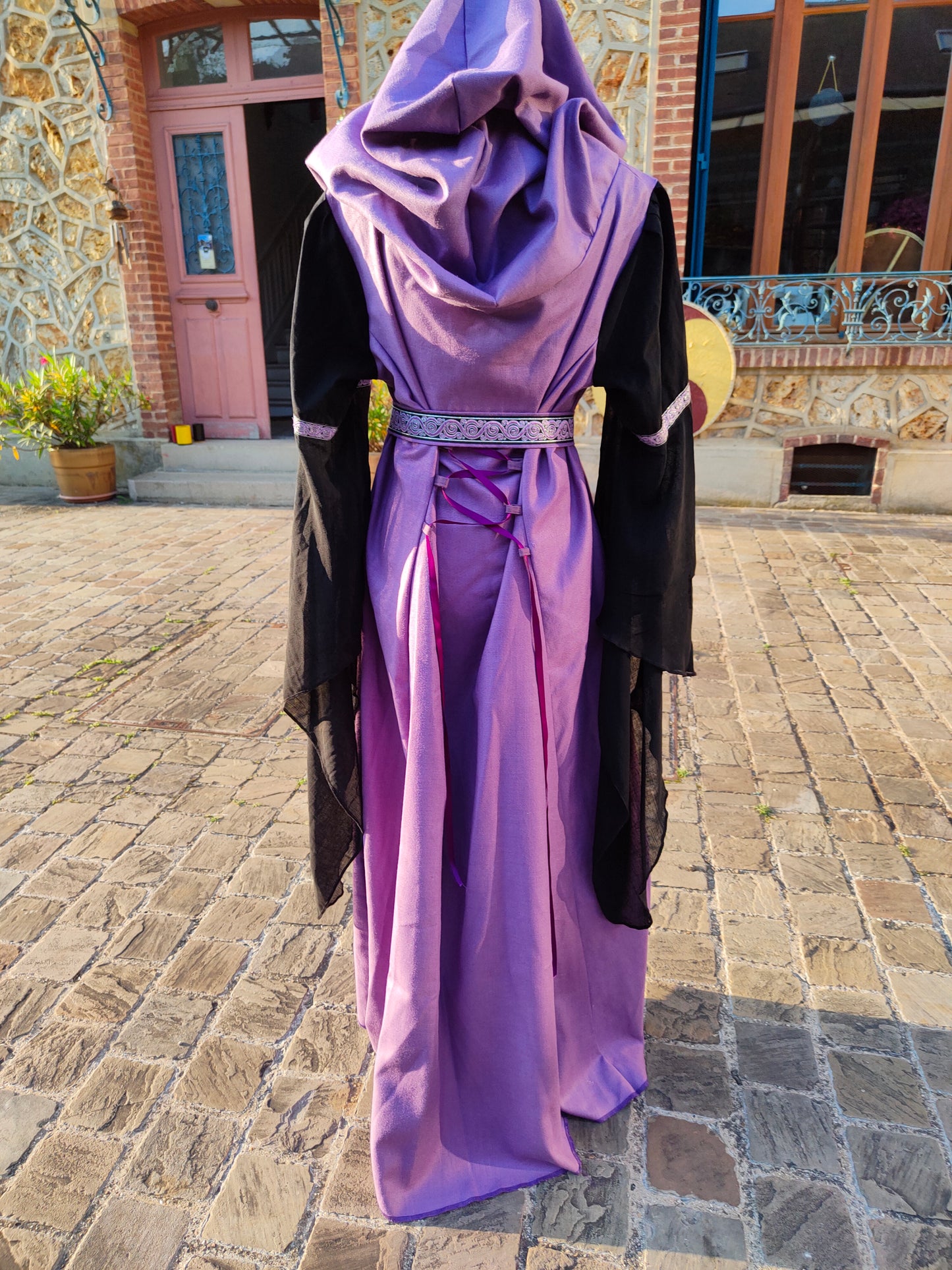 Robe évocation médiévale ou elfique ou robe de sorcière pour femme