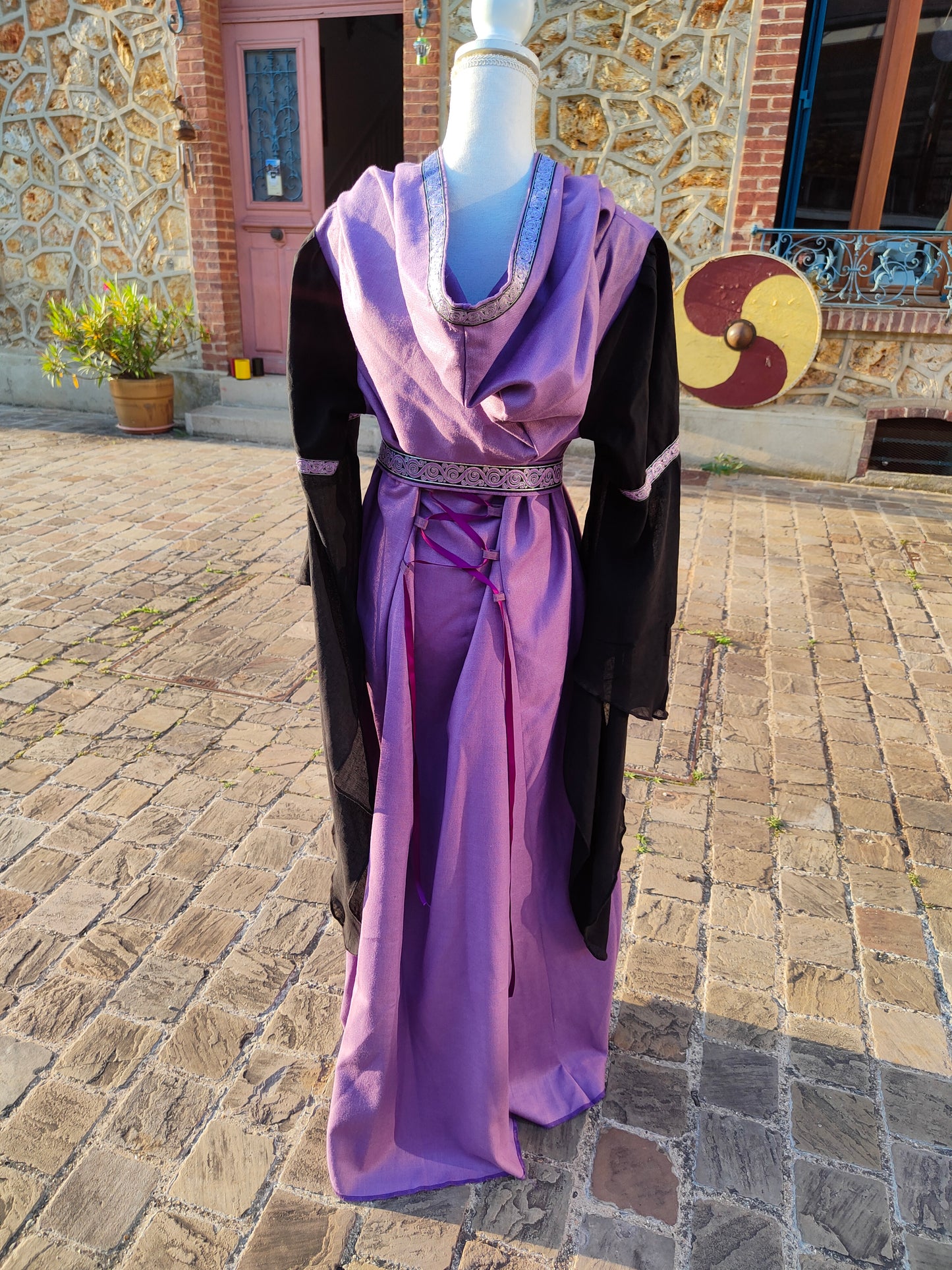 Robe évocation médiévale ou elfique ou robe de sorcière pour femme