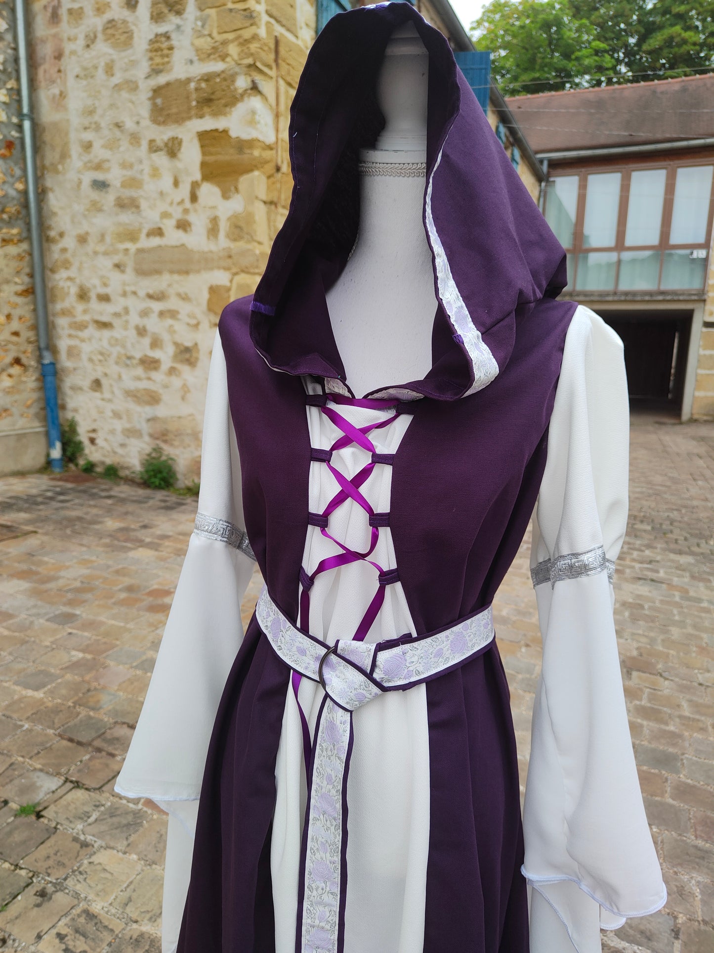 Robe médiévale ou elfique violet et écrue taille unique du 38 au 46